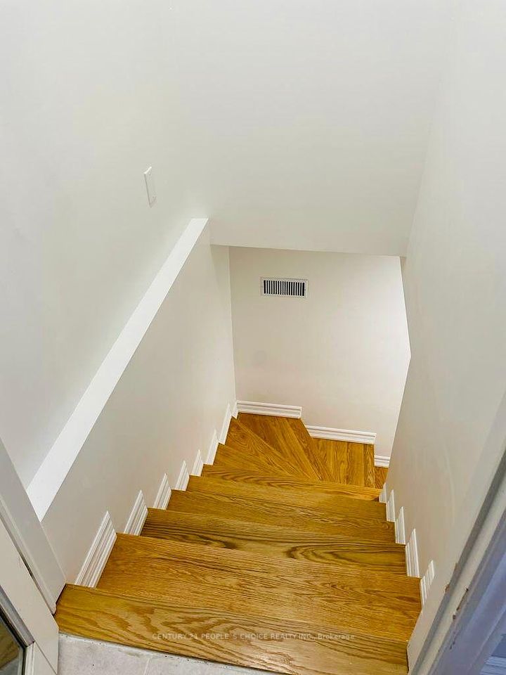 #Lower - 48 Carpendale Crescent, Ajax, ON L1Z 2B7