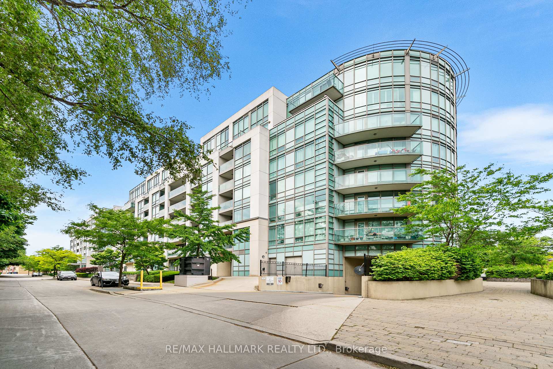 2 Bedrooms Condo at 3830 Bathurst, Toronto For sale