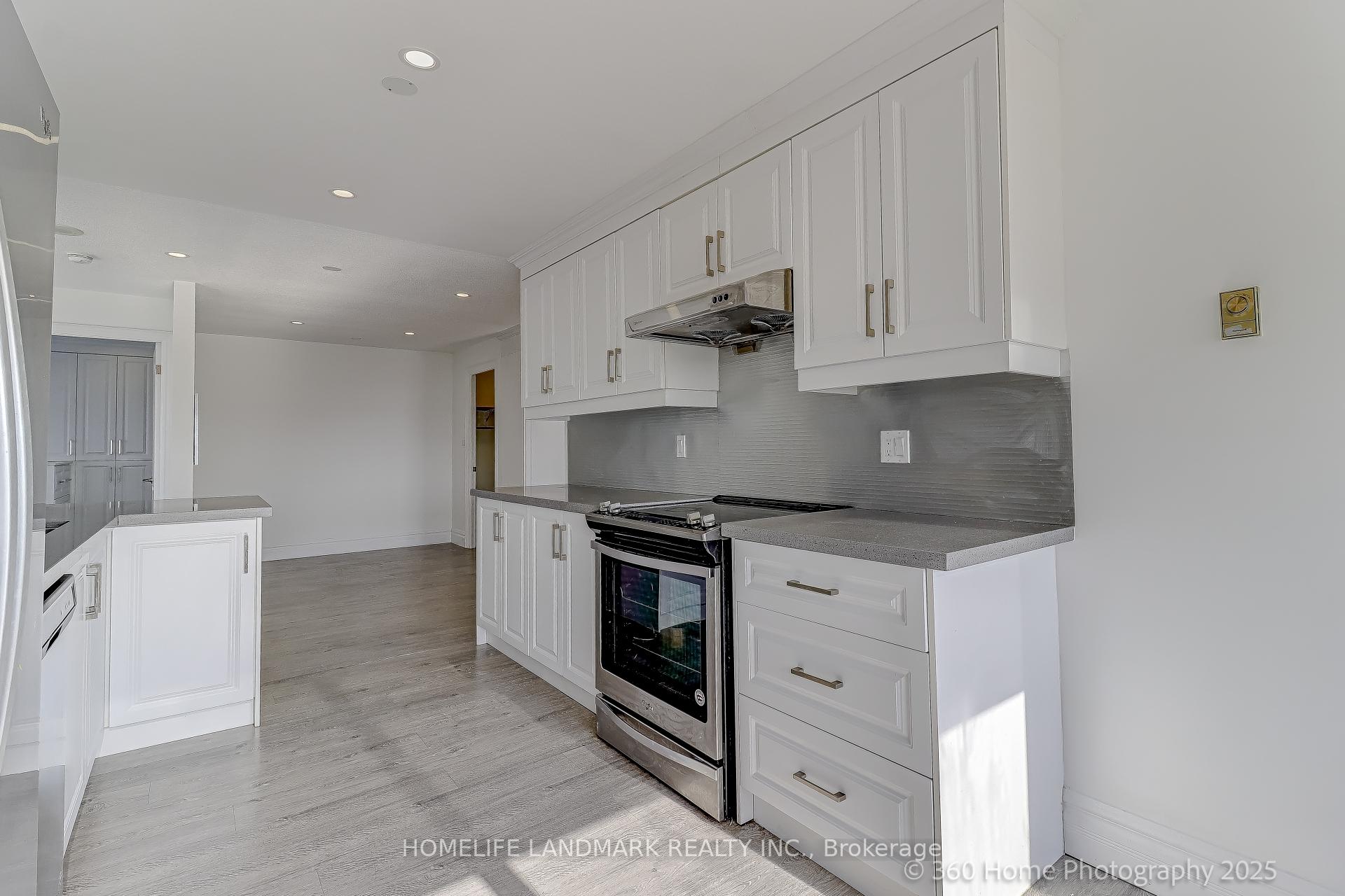 2 Bedrooms Condo at 175 Bamburgh, Toronto For sale
