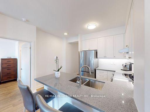 2 Bedrooms Condo at 225 Webb, Mississauga For sale