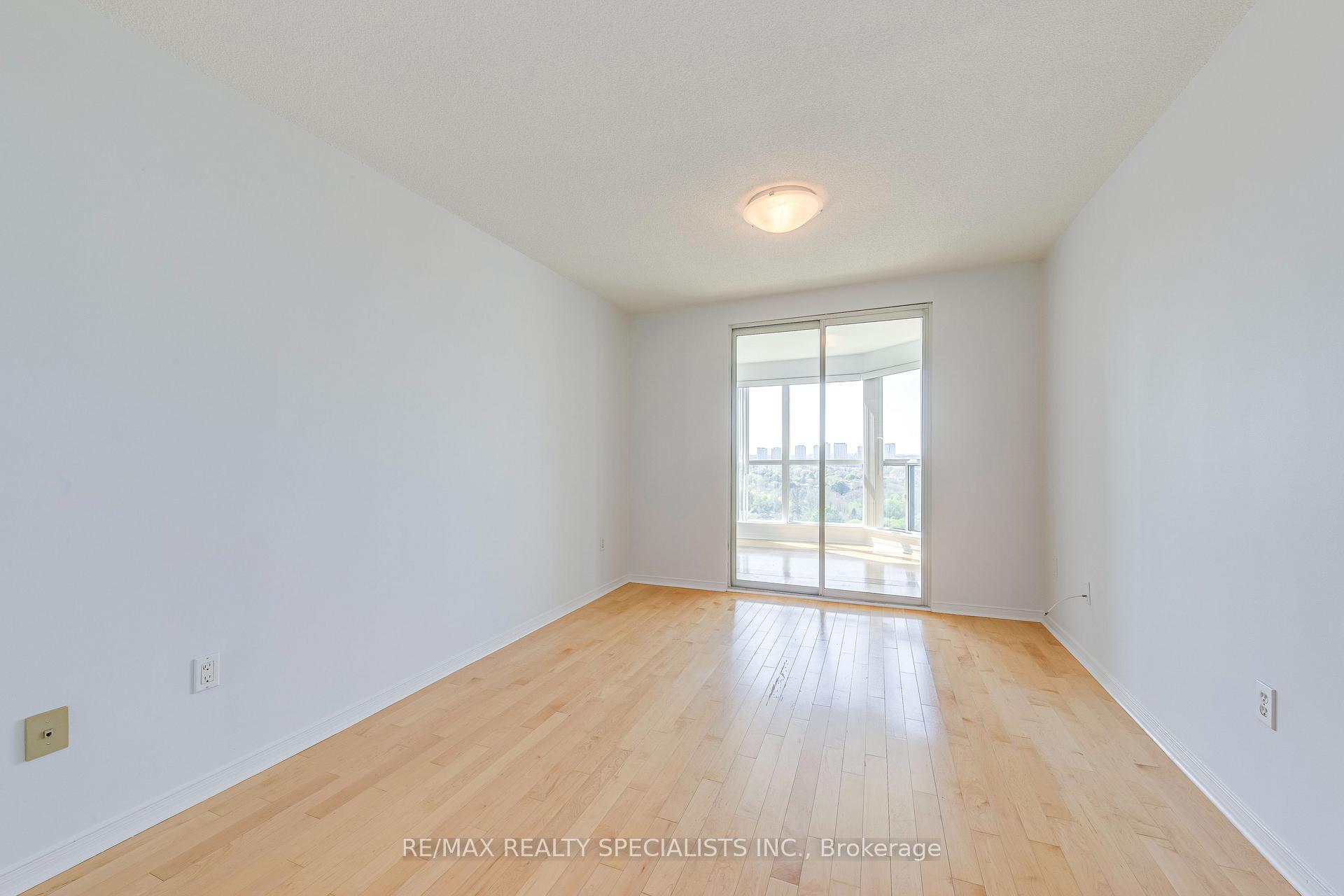 2 Bedrooms Condo at 2177 Burnhamthorpe, Mississauga For sale