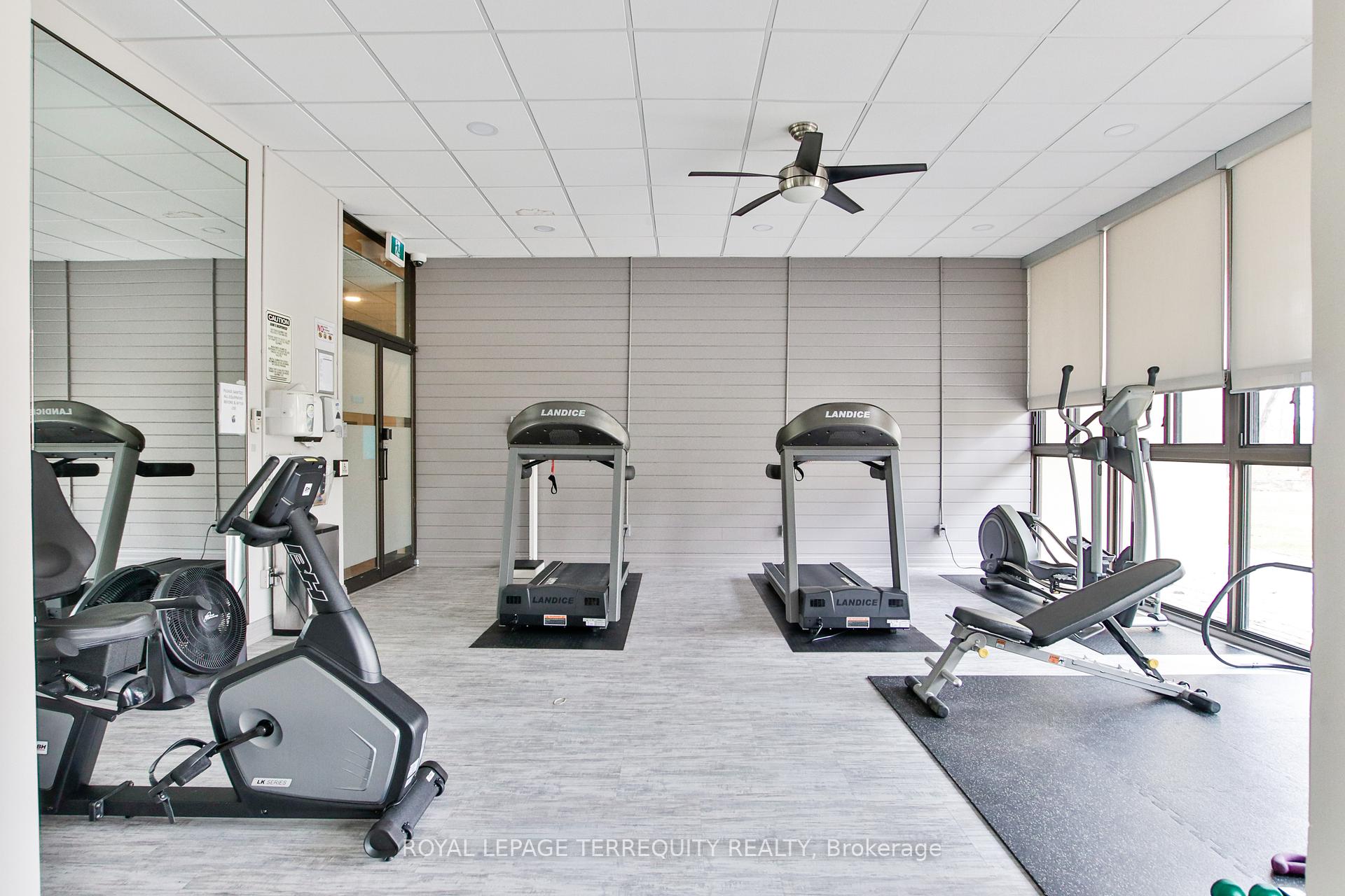 2 Bedrooms Condo at 75 Wynford Heights, Toronto For sale