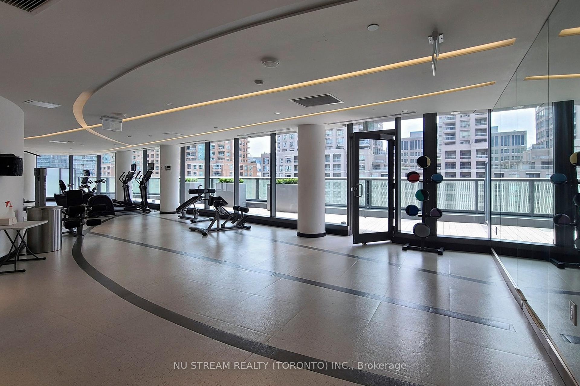 2 Bedrooms Condo at 11 Wellesley, Toronto For sale