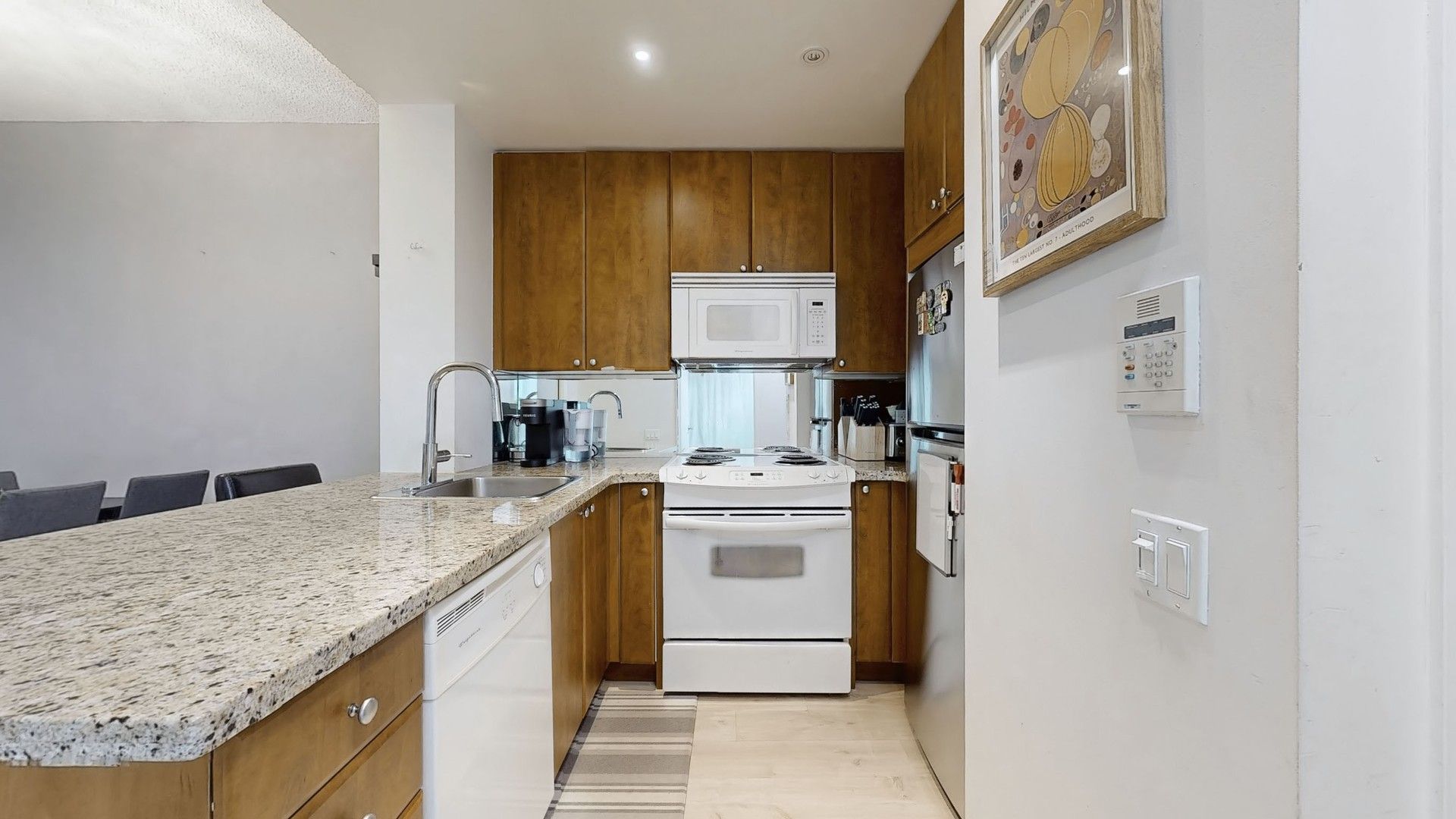 85 Bloor Street E 903