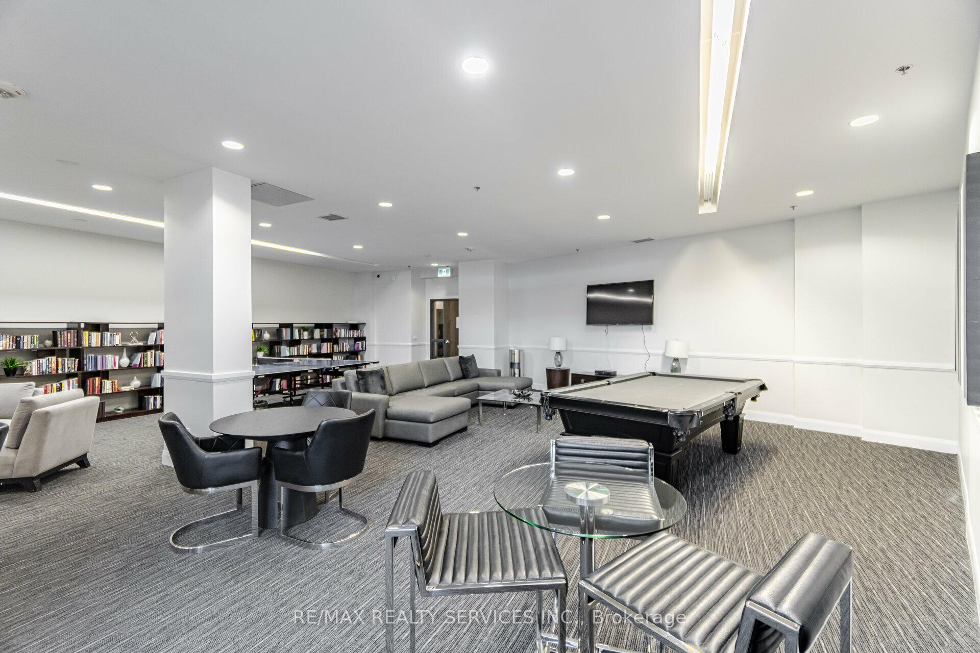 3 Bedrooms Condo at 2900 Highway 7, Vaughan For sale