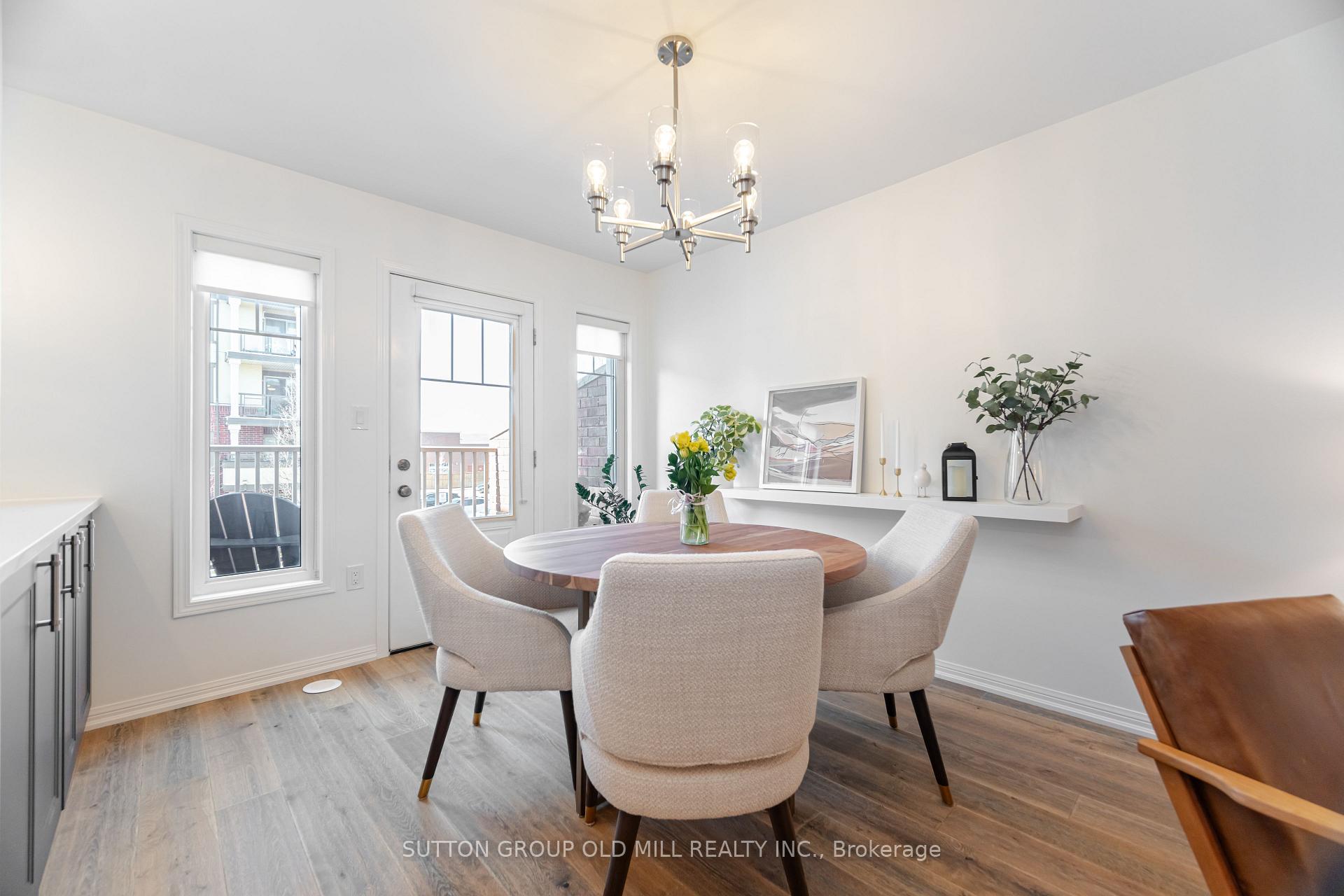 2 Bedrooms Condo at 3050 Rotary,  Burlington For sale
