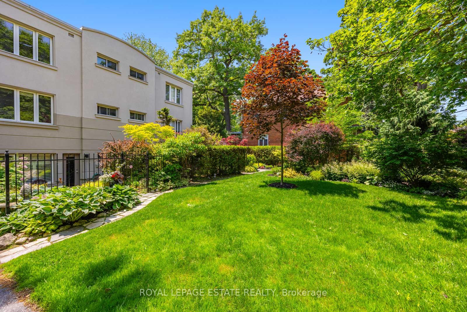 2 Bedrooms Co-op at 21 Benlamond, Toronto For sale