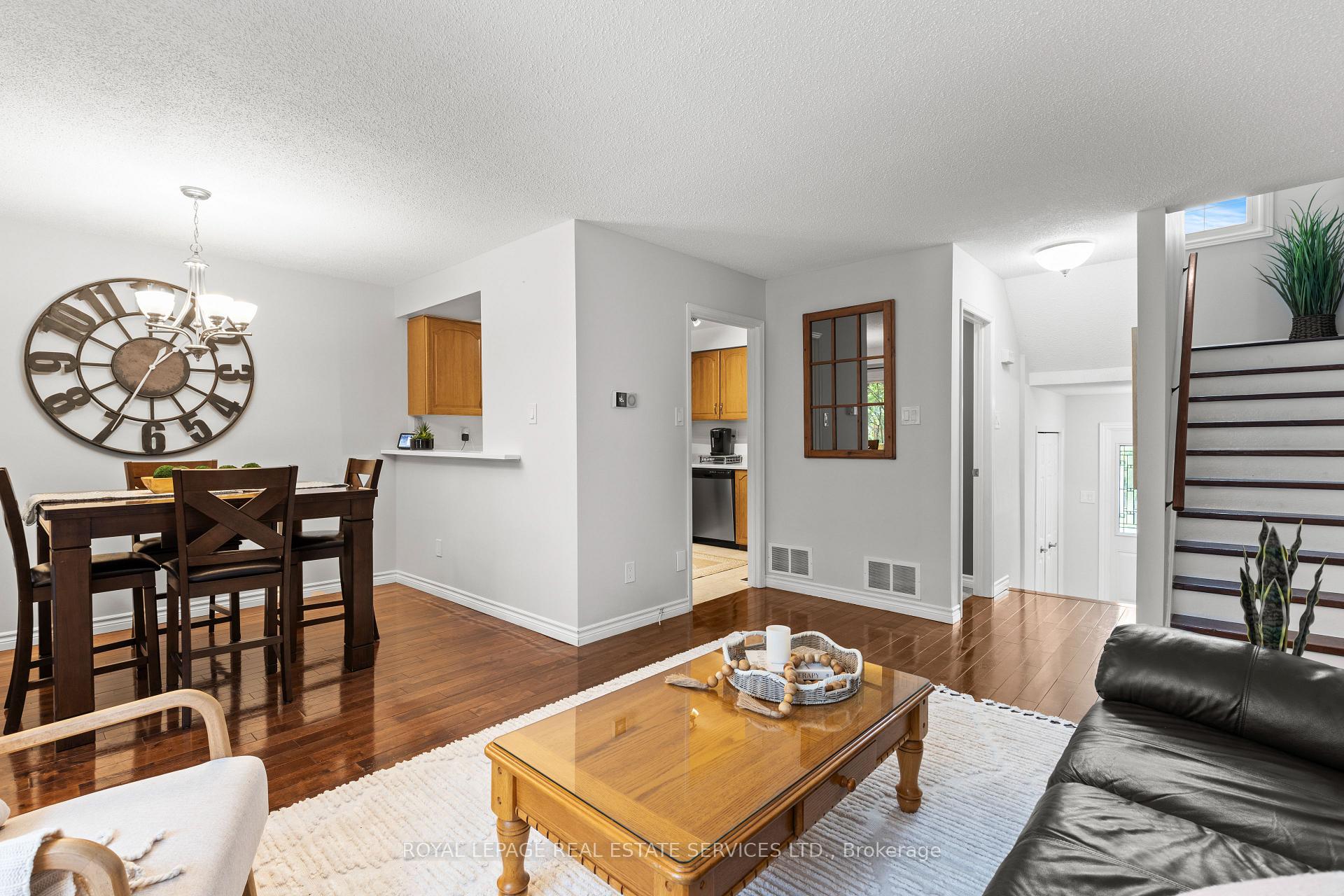 3 Bedrooms Condo at 2065 Amherst Heights, Burlington For sale
