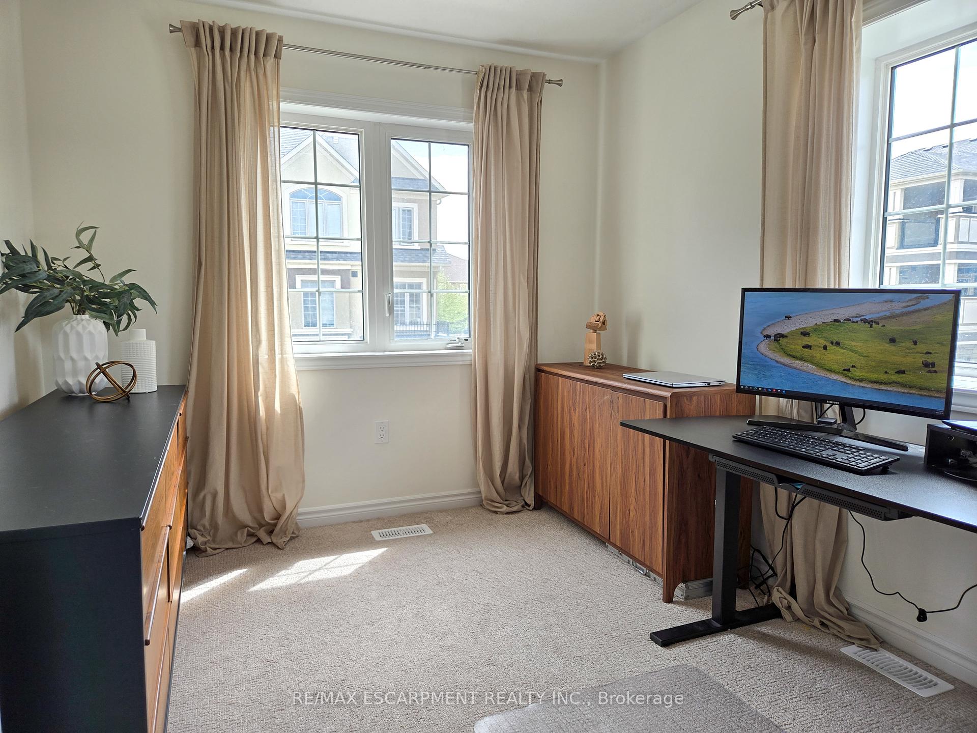 3 Bedrooms Condo at 305 Garner, Hamilton For sale