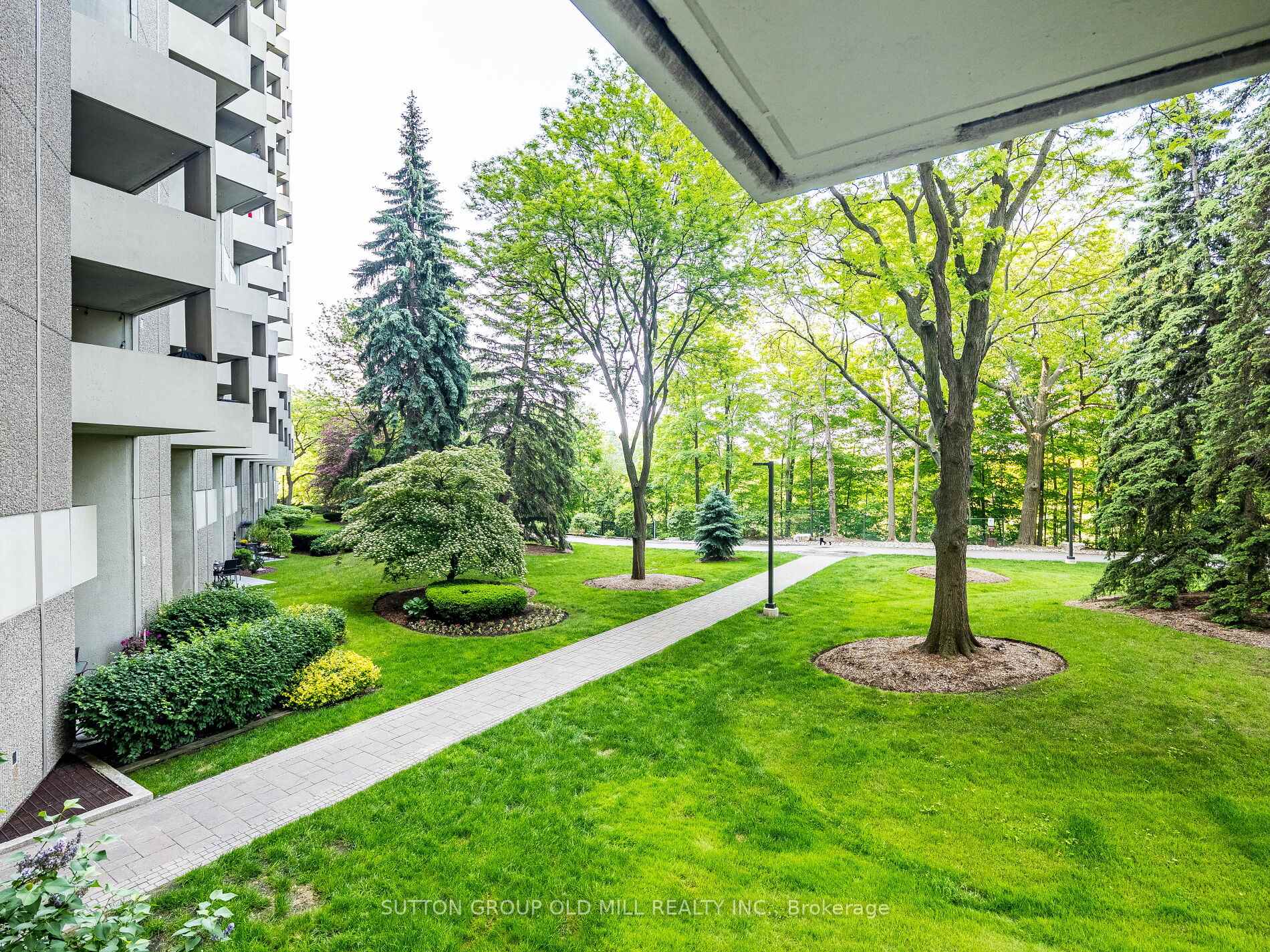 3 Bedrooms Condo at 288 Mill, Toronto For sale