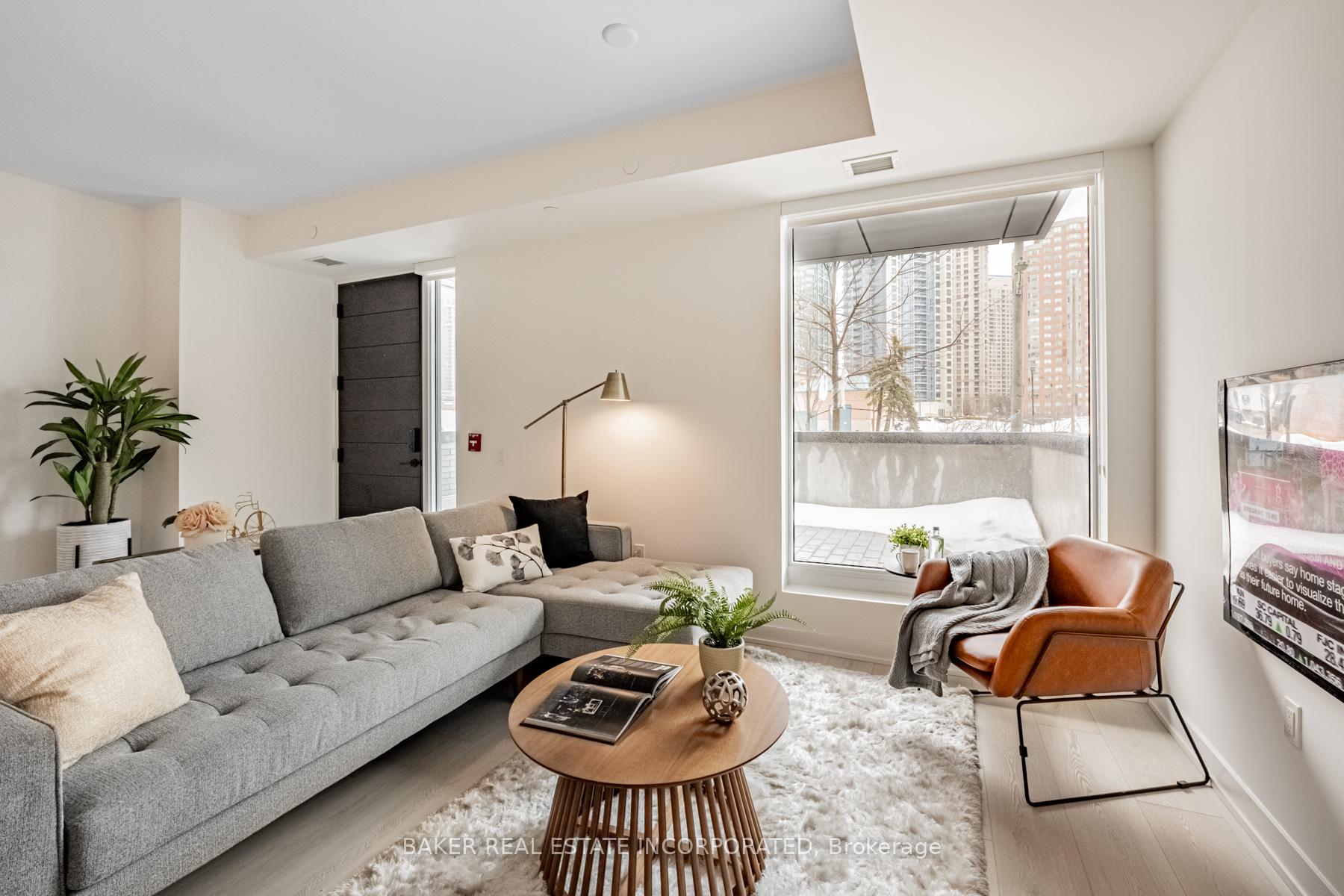 4 Bedrooms Condo at 3883 Quartz,  Mississauga For sale