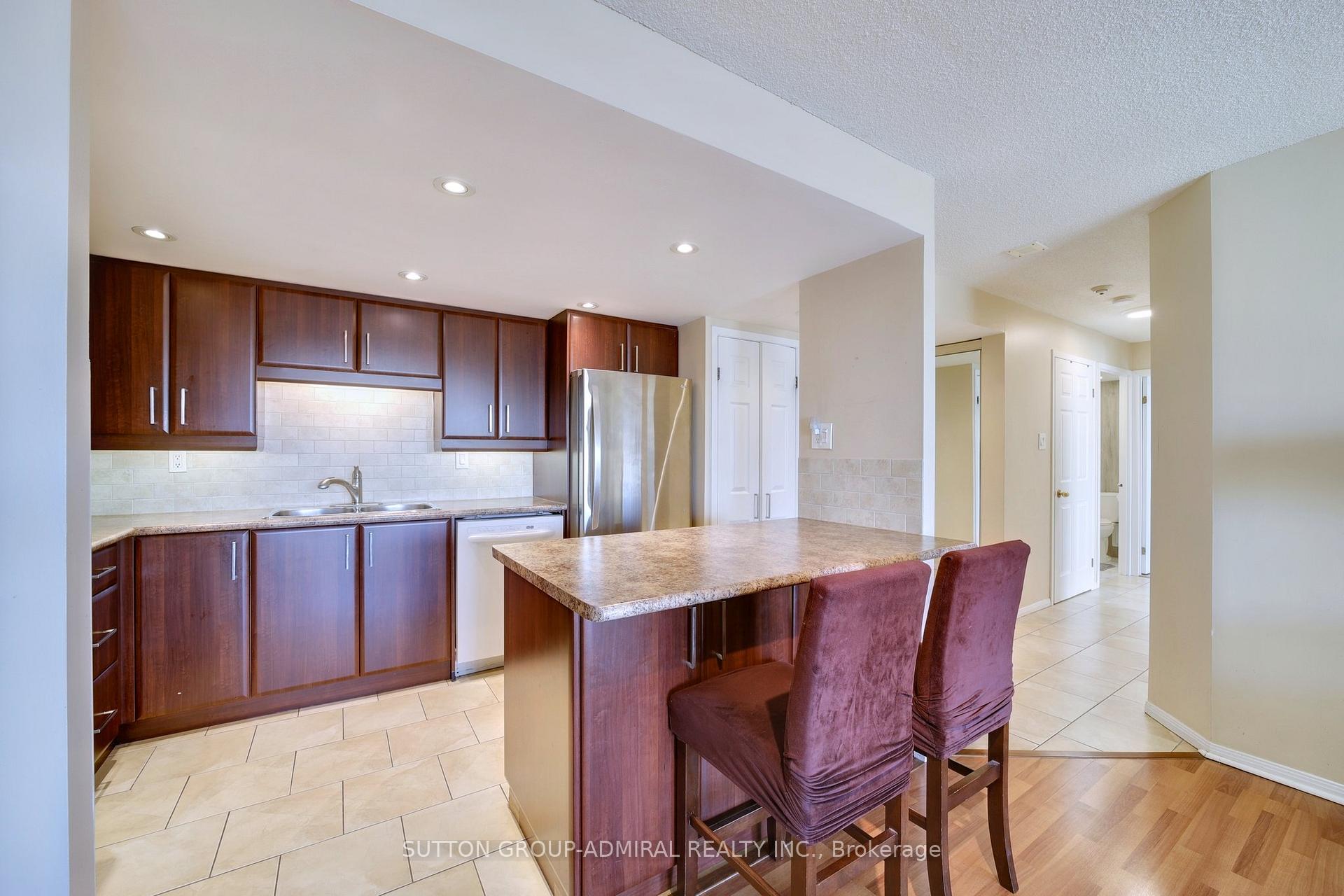 2 Bedrooms Condo at 2091 Hurontario, Mississauga For sale