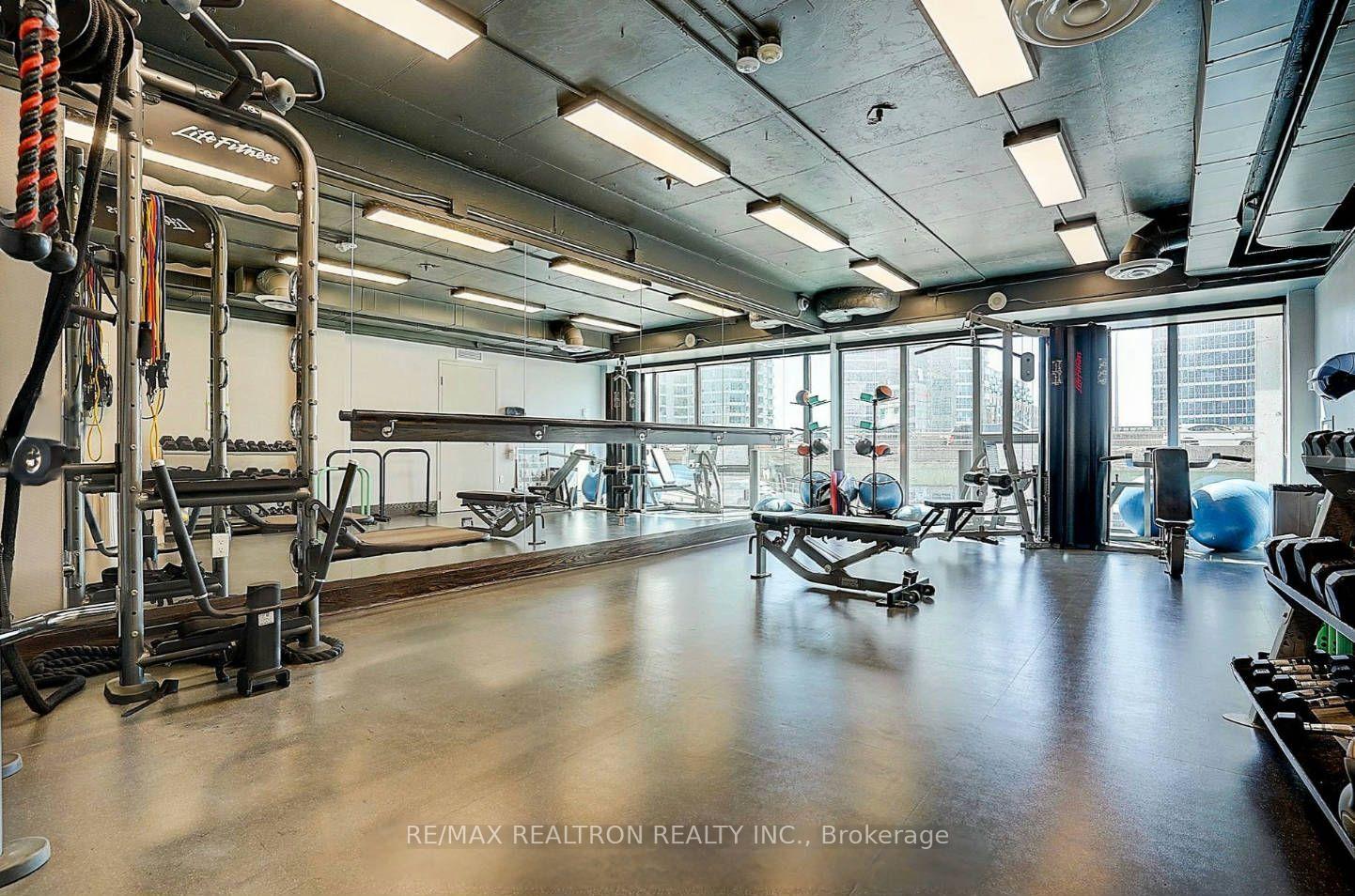 2 Bedrooms Condo at 25 Lower Simcoe, Toronto For sale