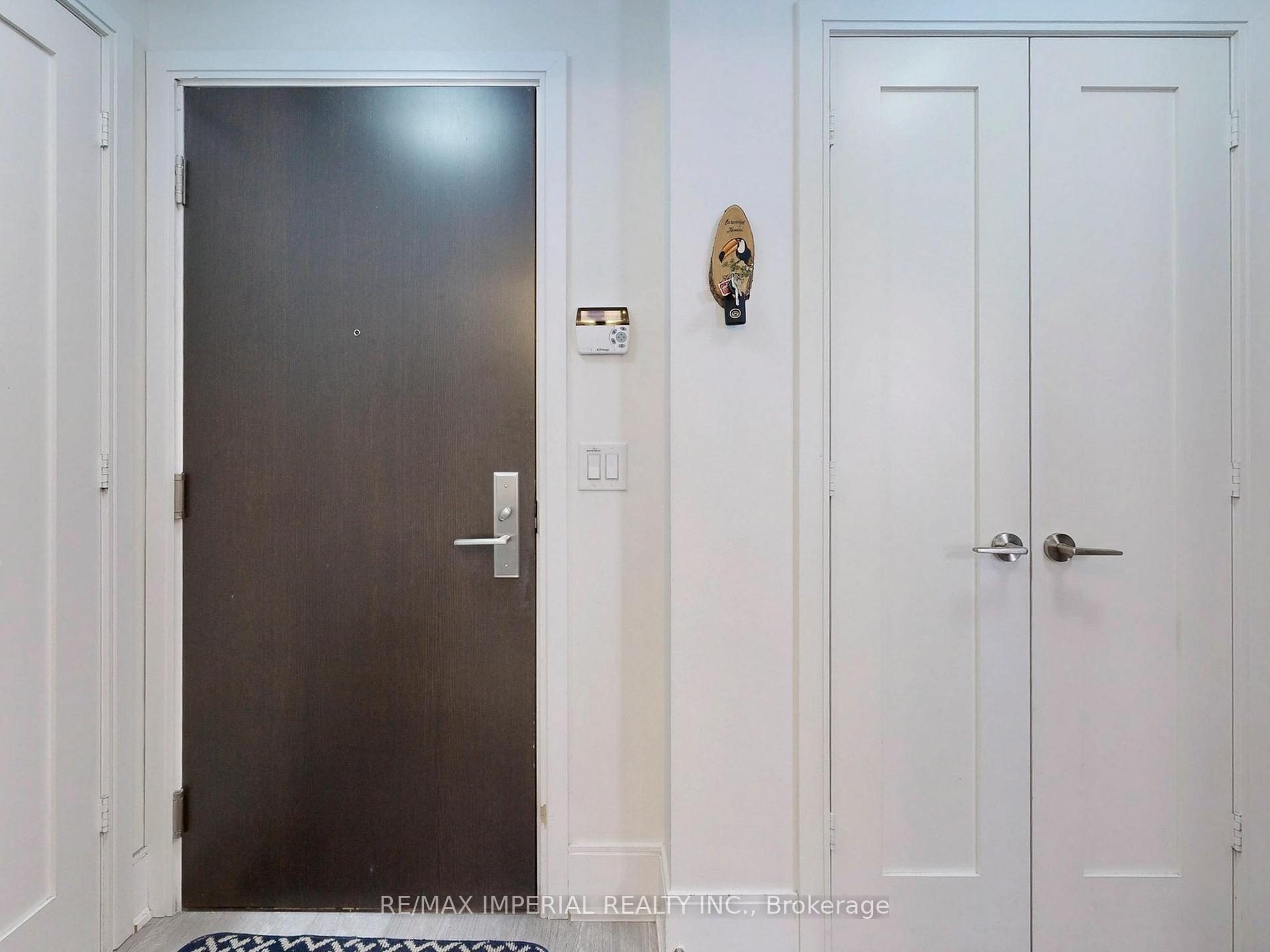 2 Bedrooms Condo at 25 Broadway, Toronto For sale
