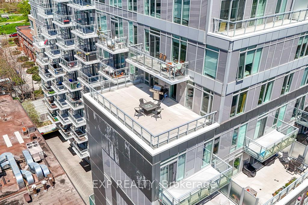 2 Bedrooms Condo at 68 Merton, Toronto For sale