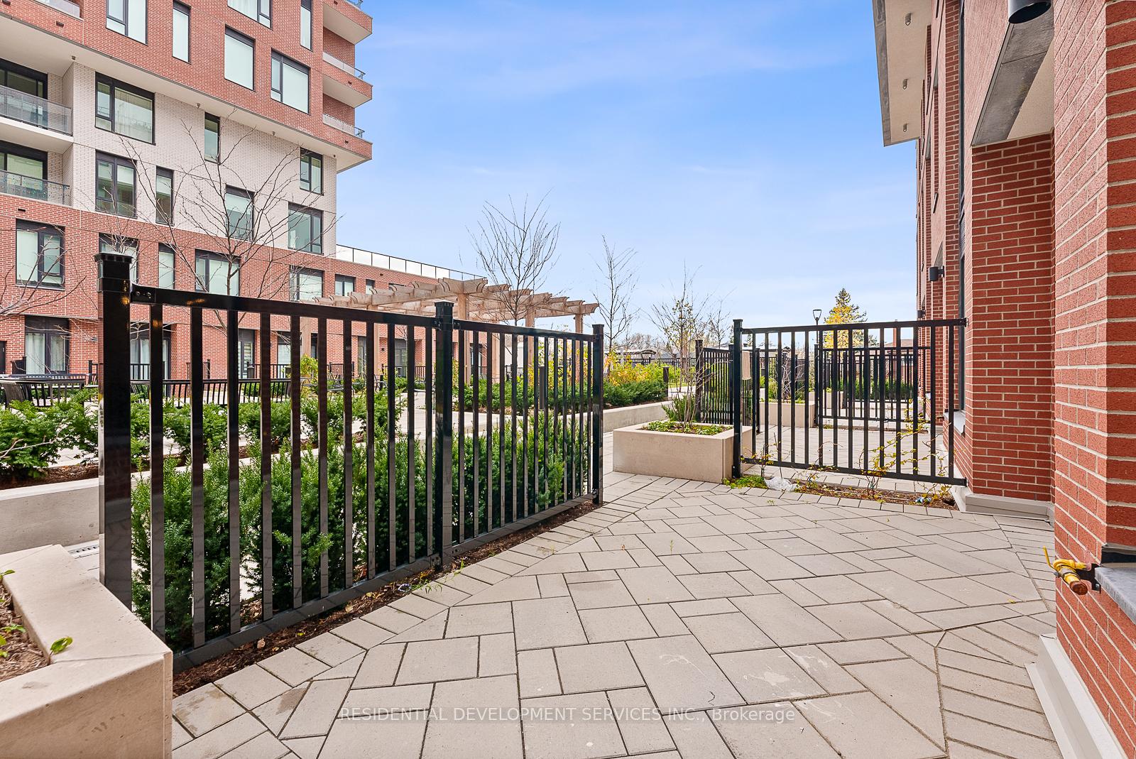 3 Bedrooms Condo at 15 Maryport,  Toronto For sale