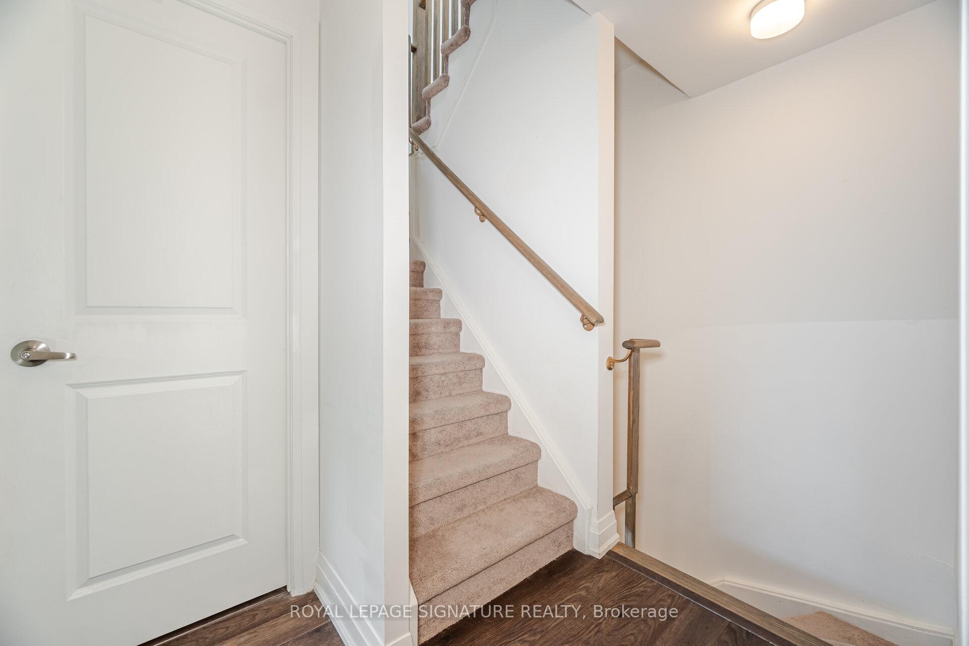 2 Bedrooms Condo at 5289 Highway 7, Vaughan For sale