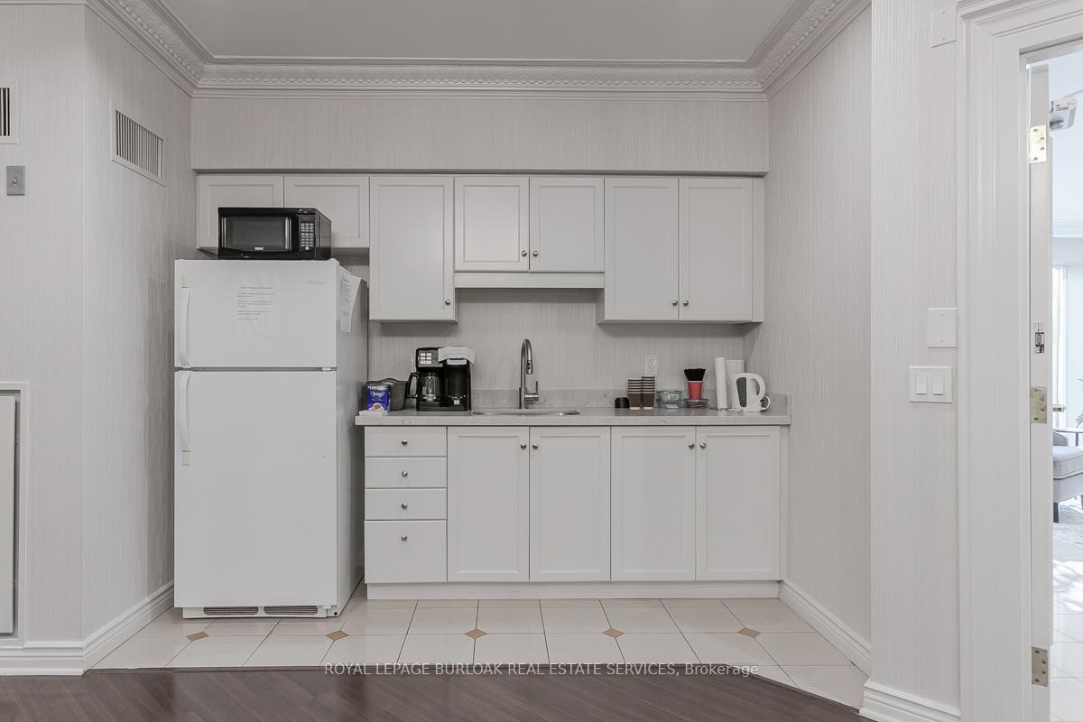 2 Bedrooms Condo at 2075 Amherst Heights, Burlington For sale
