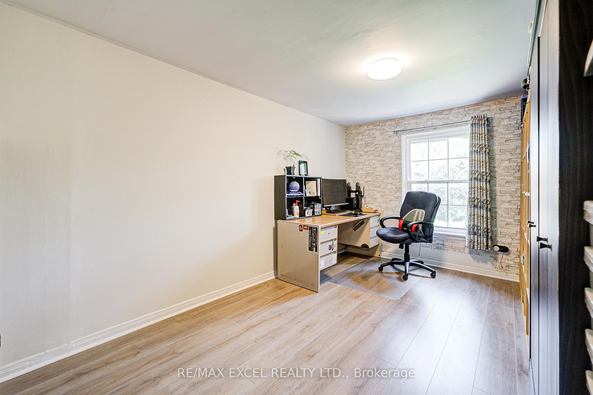 3 Bedrooms Condo at 20 Crockamhill, Toronto For sale
