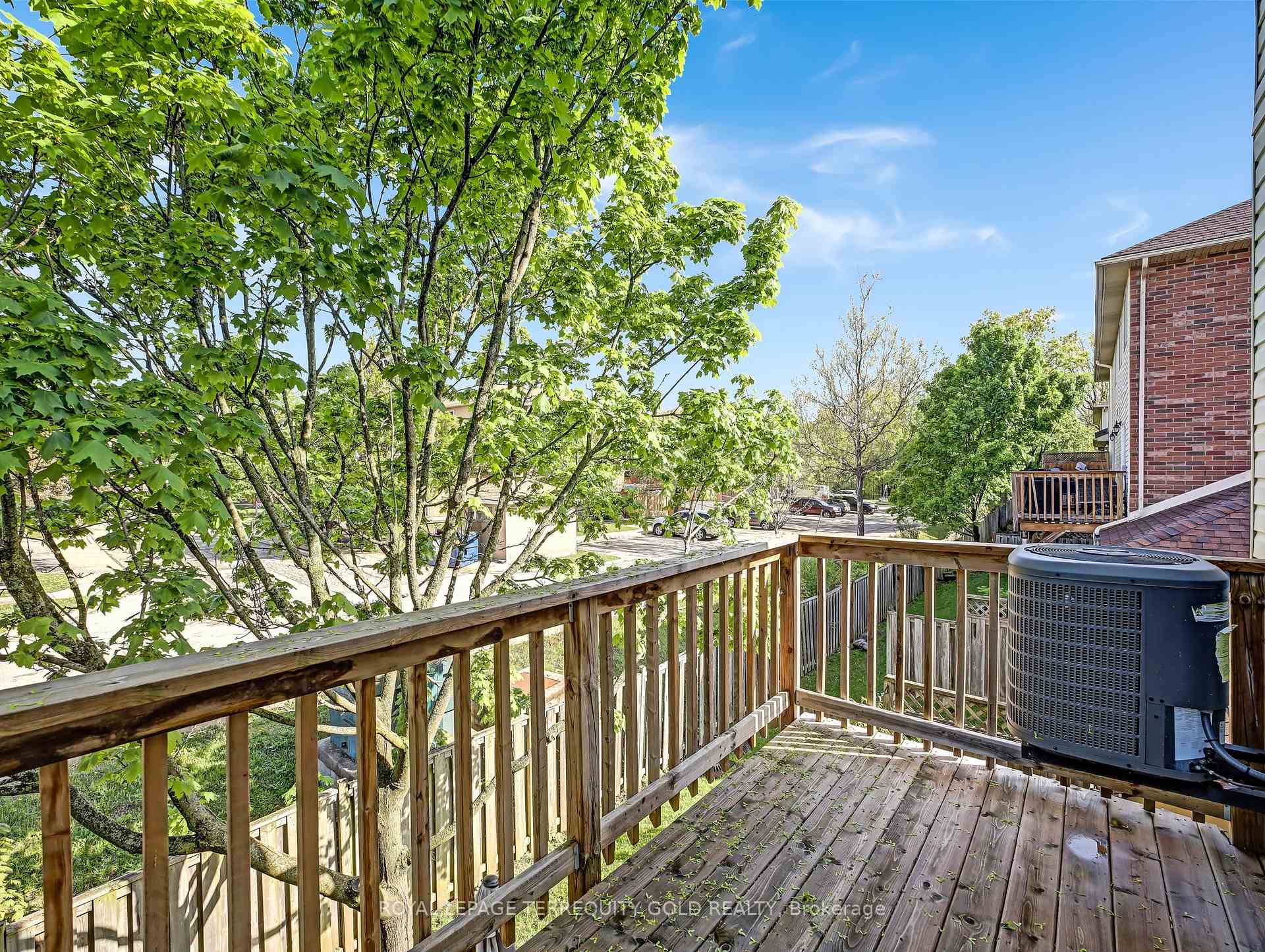 3 Bedrooms Condo at 4045 Upper Middle, Burlington For sale
