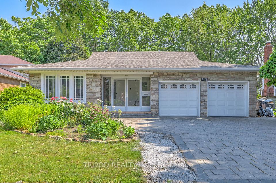 785 Huntingwood