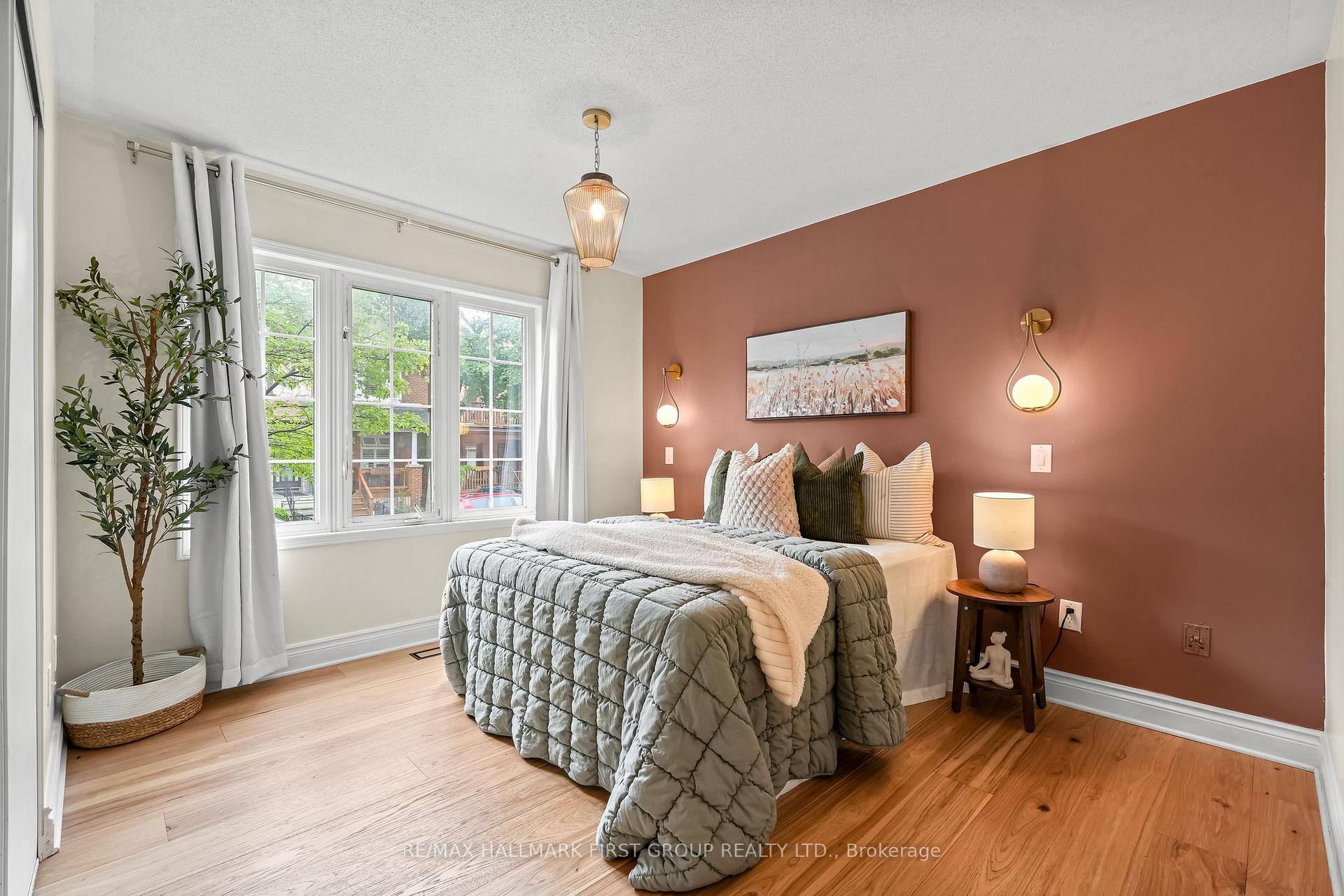3 Bedrooms Condo at 262 St. Helen’s, Toronto For sale