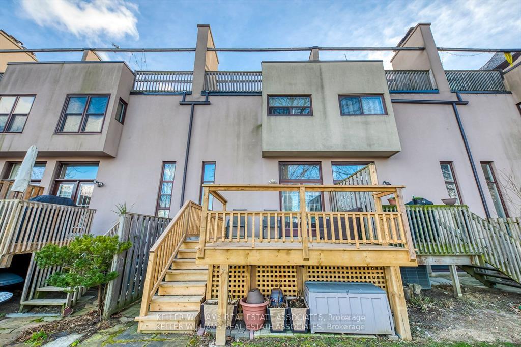4 Bedrooms Condo at 24 Reid, Mississauga For sale