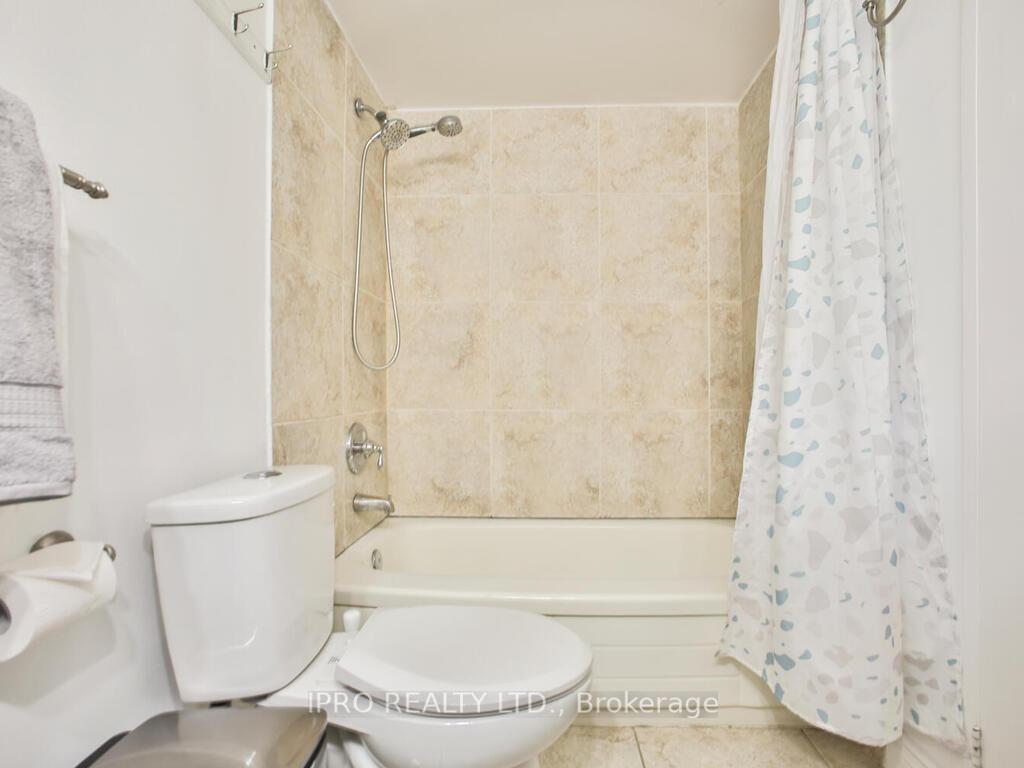 3 Bedrooms Condo at 330 Rathburn, Mississauga For sale