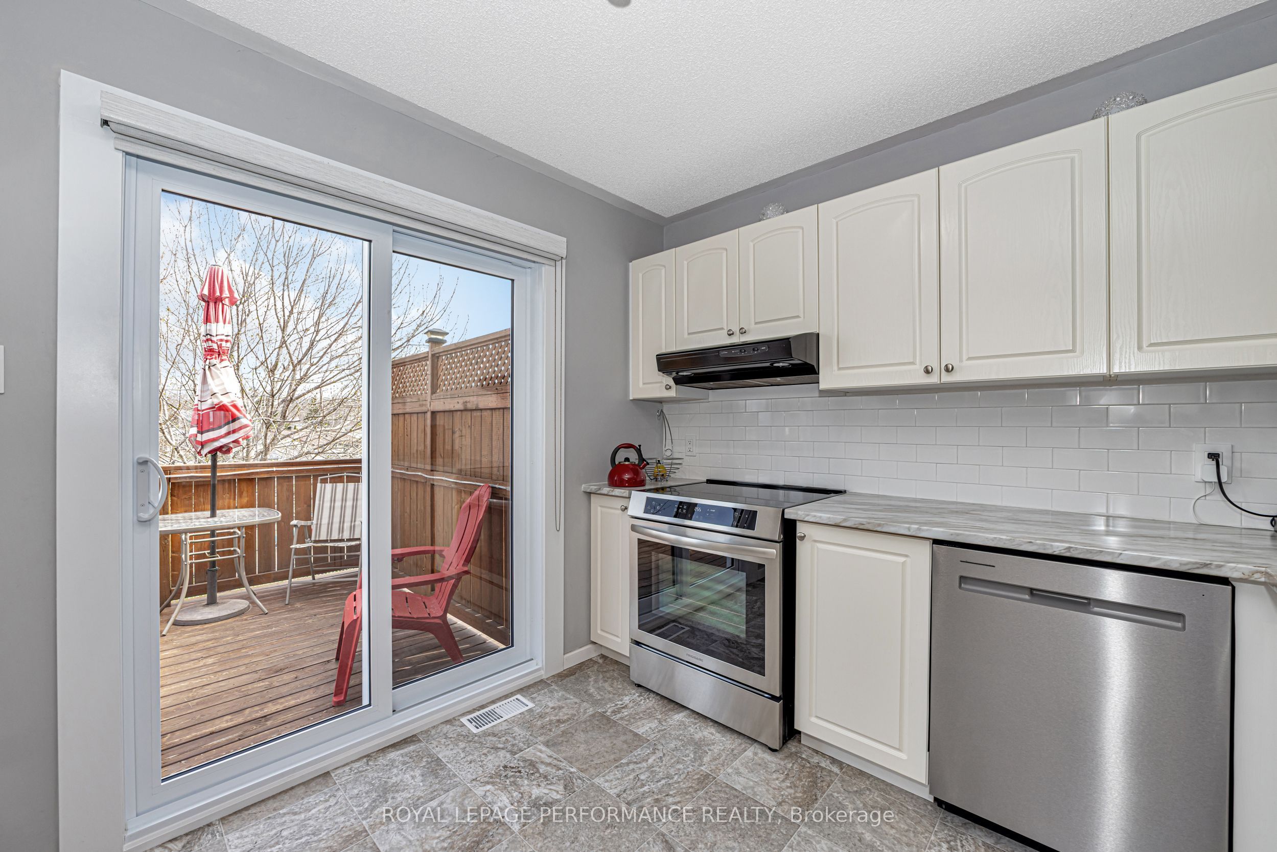 2833 Valerie Place, Clarence-Rockland, ON K4K 1R3