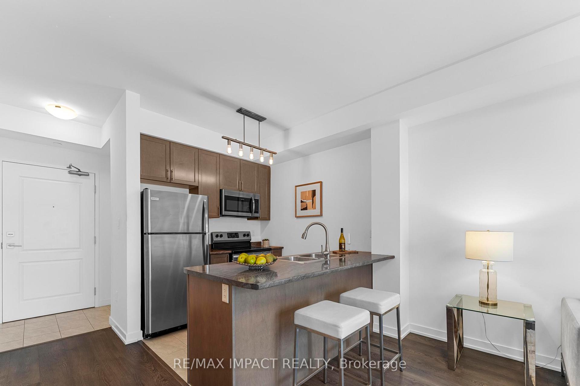 2 Bedrooms Condo at 125 Shoreview,  Hamilton For sale