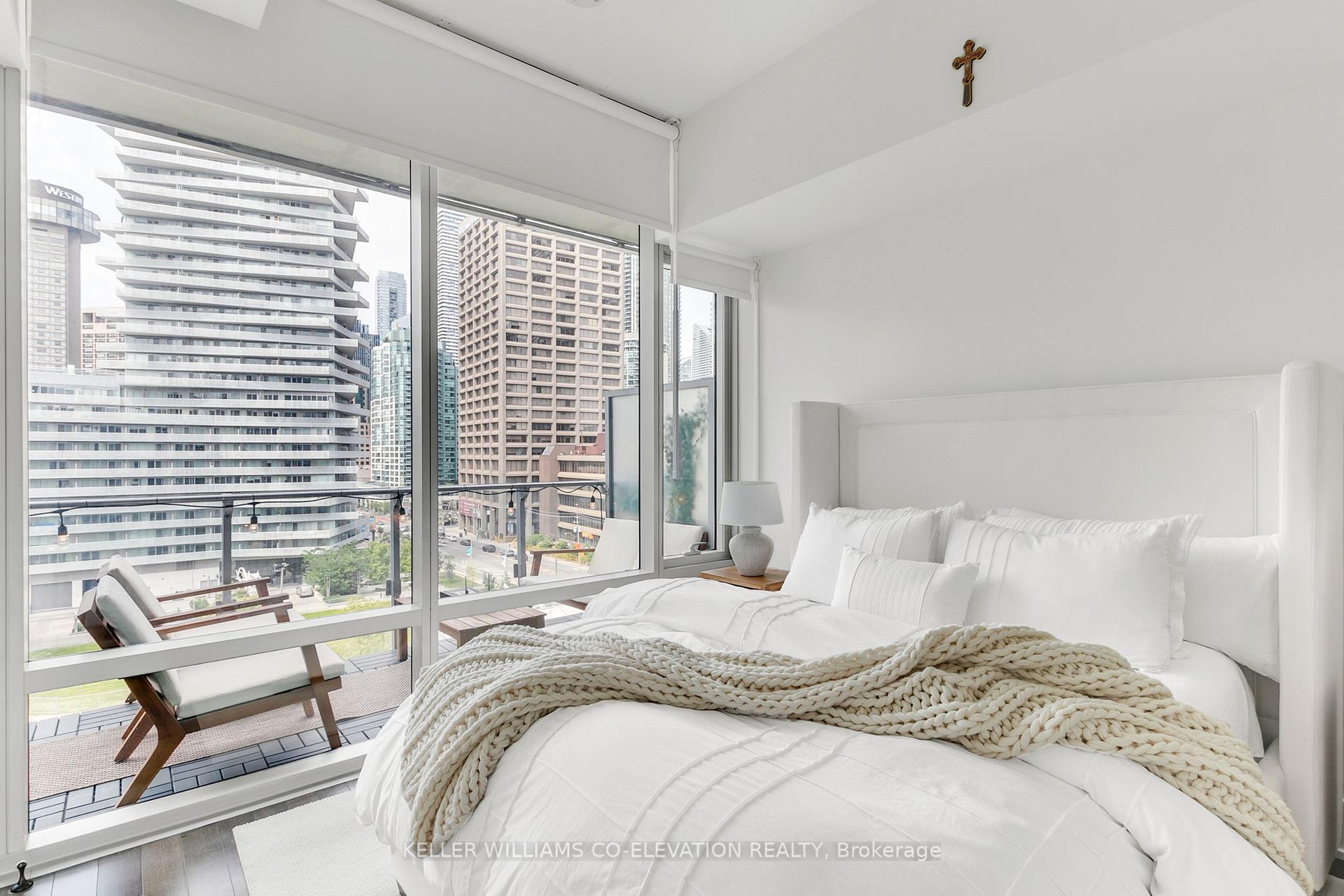 2 Bedrooms Condo at 39 Queens, Toronto For sale