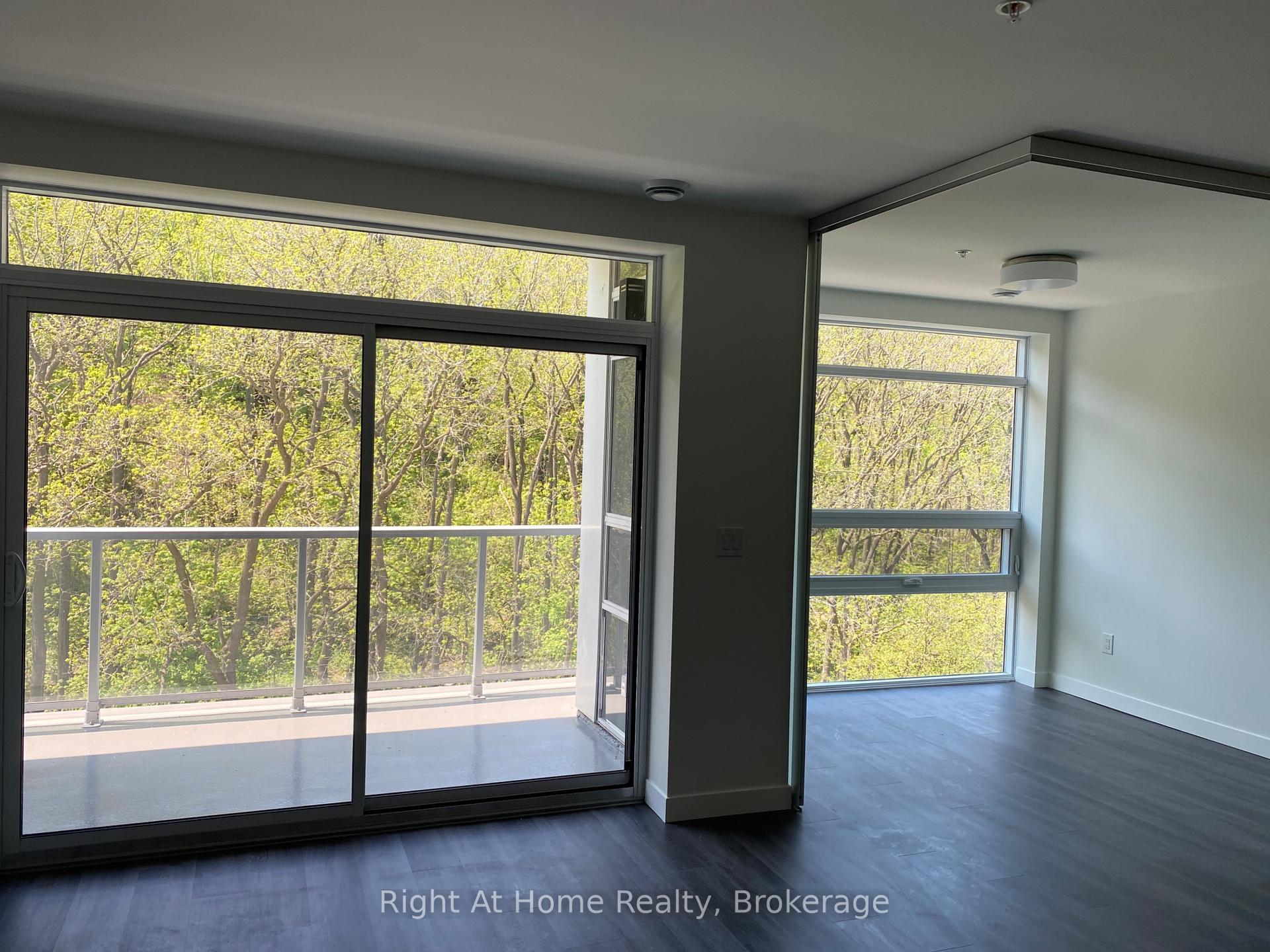 2 Bedrooms Condo at 455 Charlton, Hamilton For sale