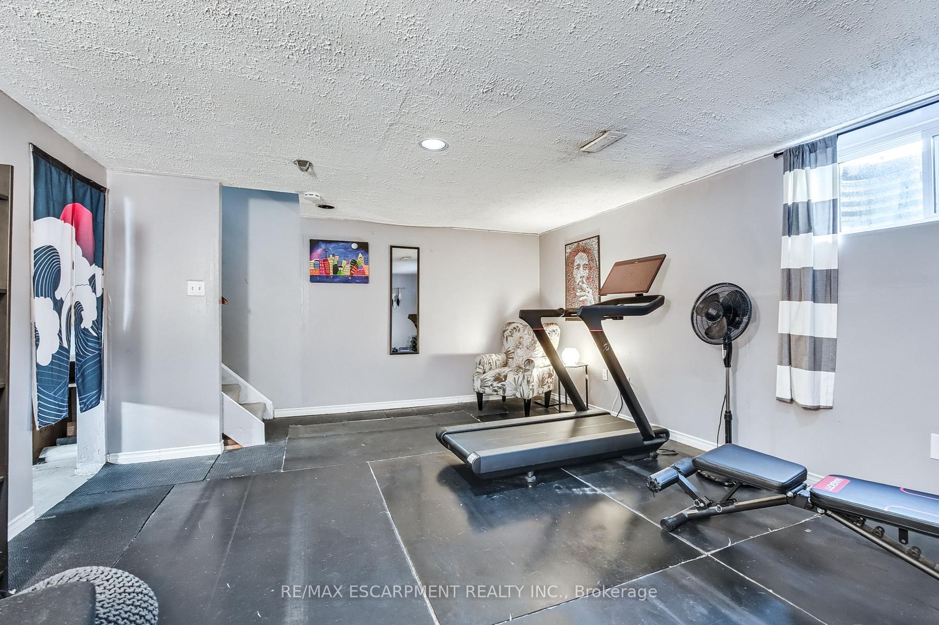 3 Bedrooms Condo at 2700 Barton, Hamilton For sale