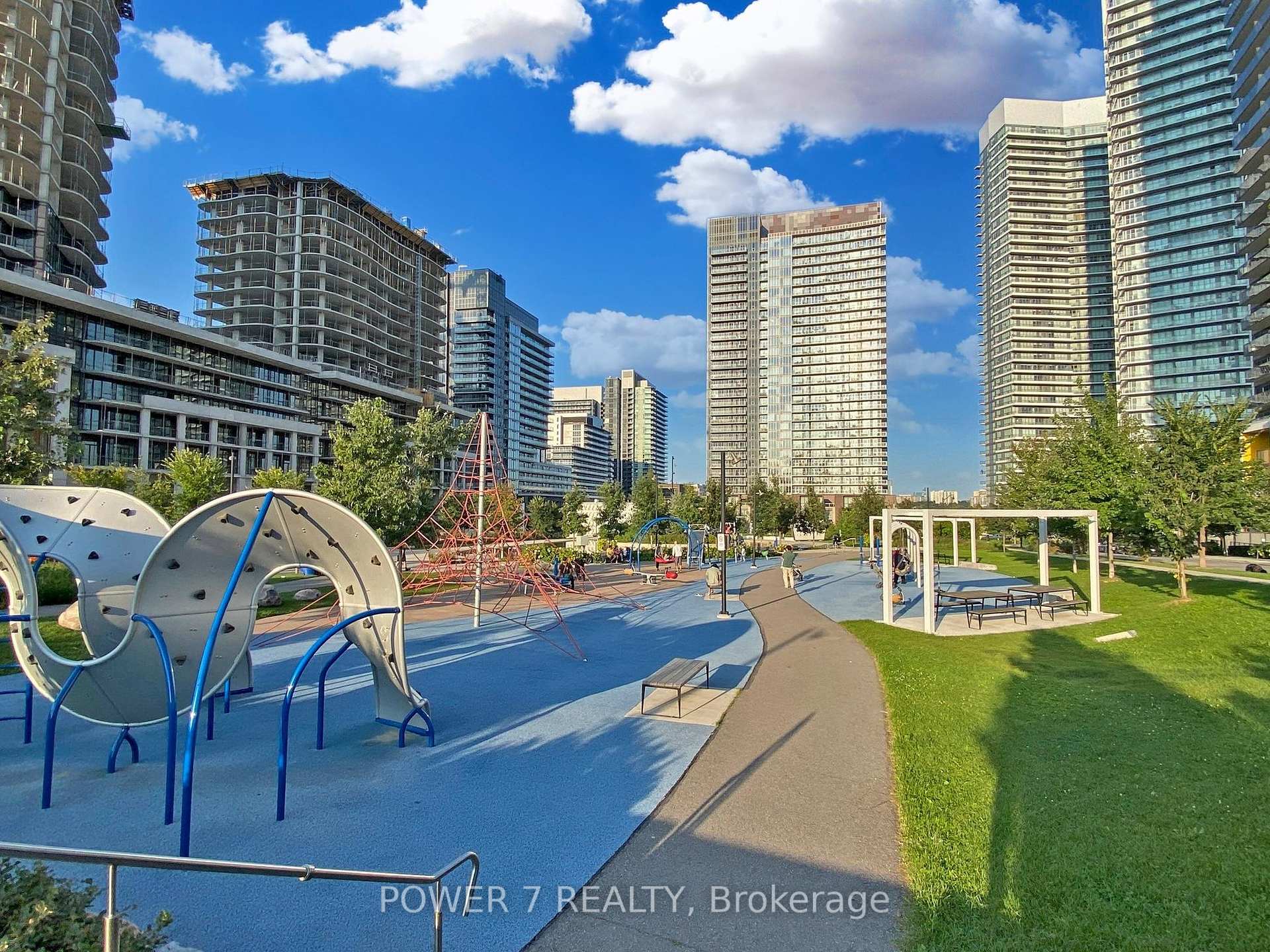 1 Bedroom Condo at 27 McMahon,  Toronto For sale