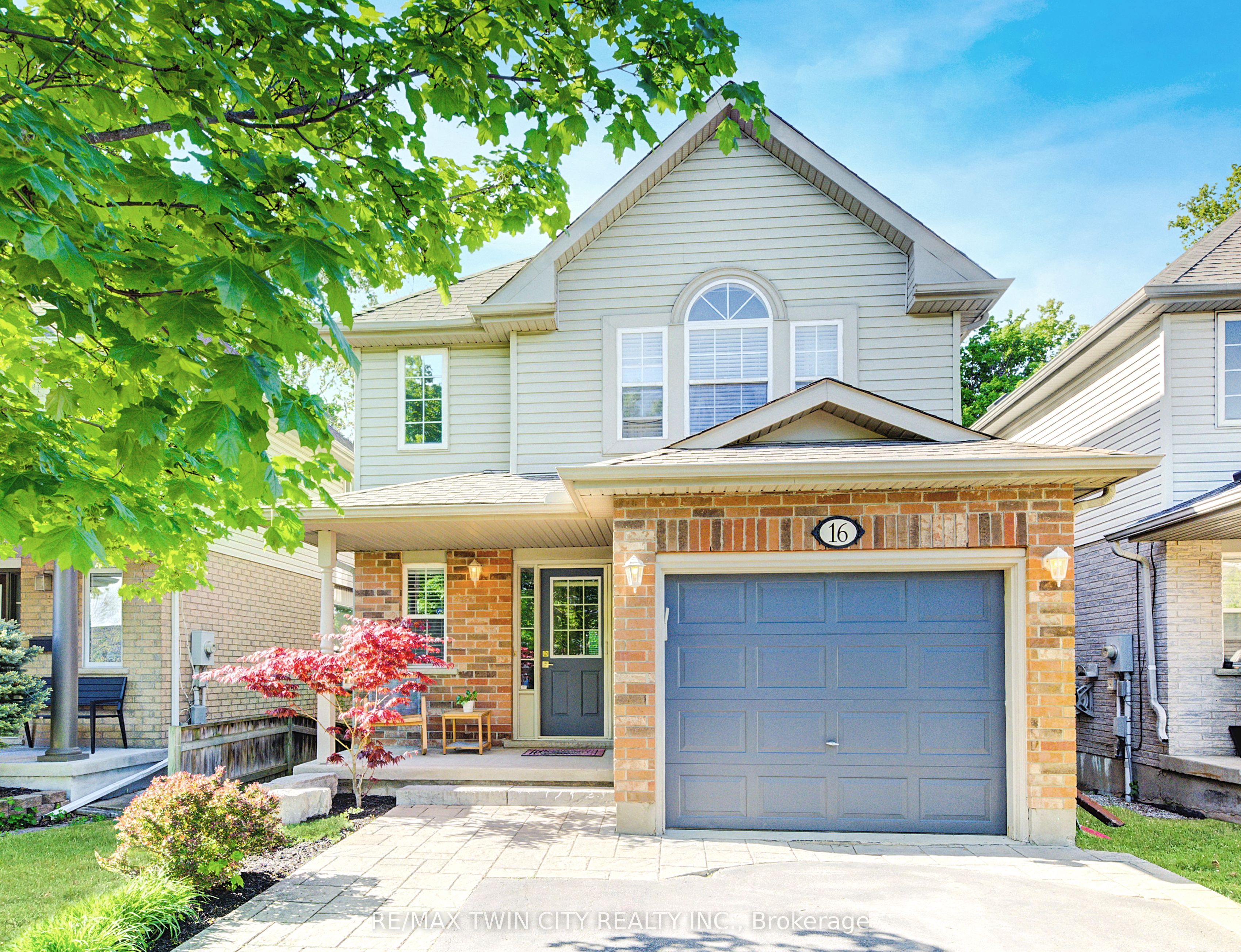 16 Karalee Crescent, Cambridge, ON N3C 4H2