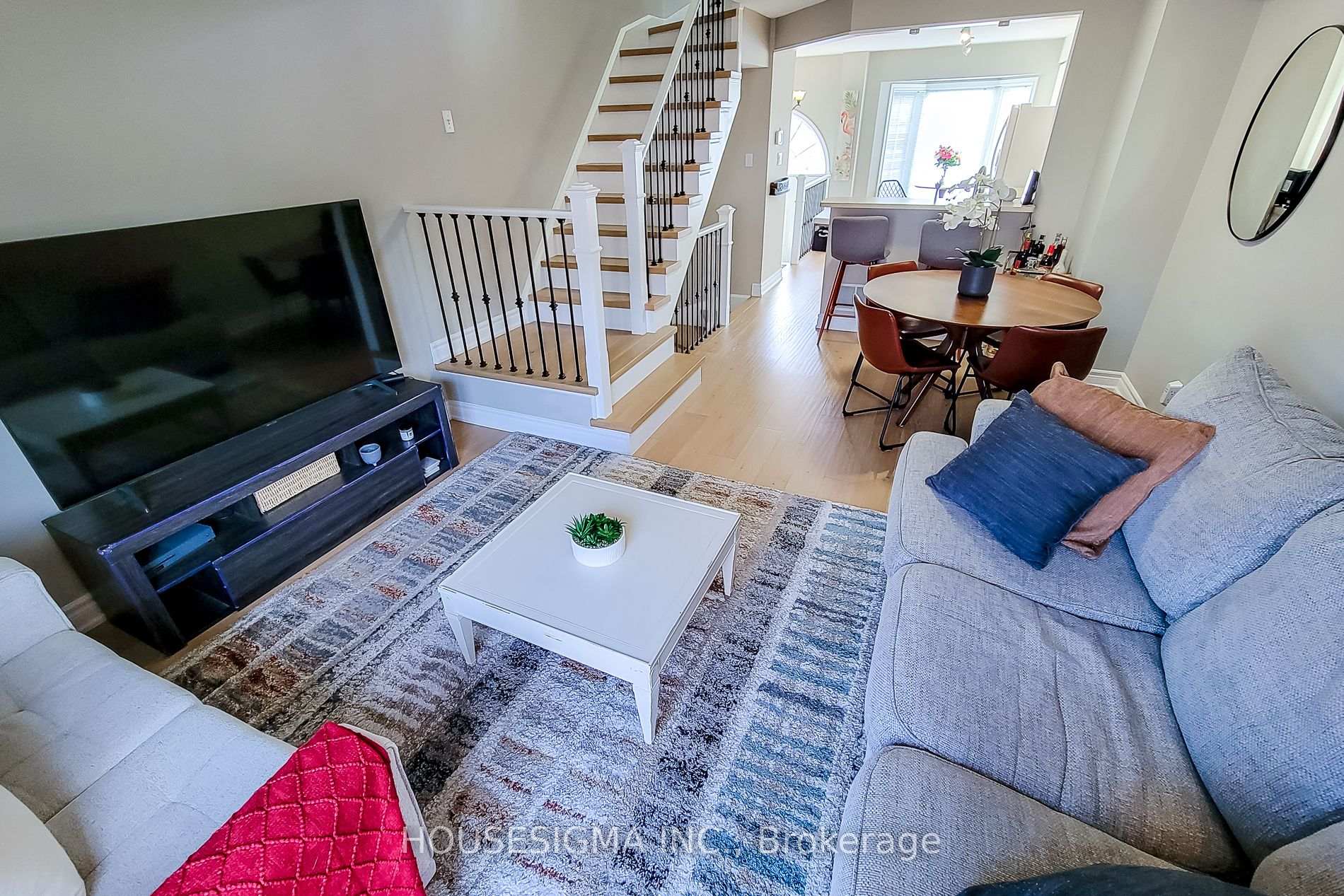 2 Bedrooms Condo at 3480 Upper Middle, Burlington For sale
