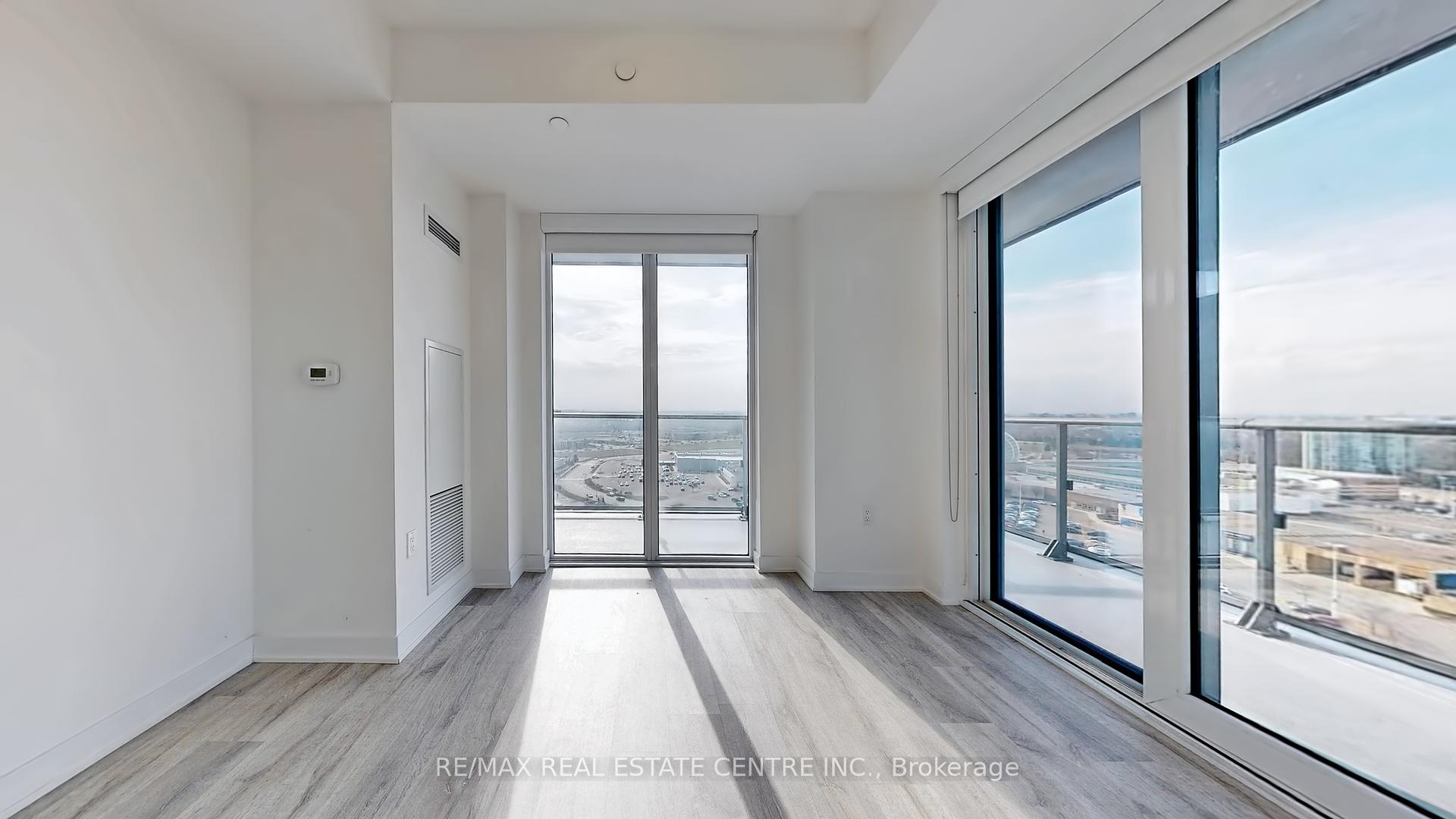 3 Bedrooms Condo at 4655 Metcalfe,  Mississauga For sale