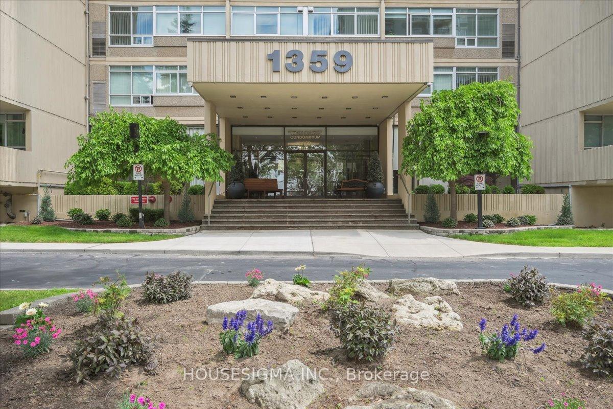 3 Bedrooms Condo at 1359 White Oaks, Oakville For sale