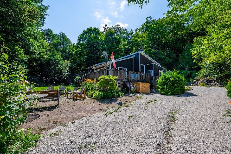 11 14th Avenue, South Bruce Peninsula, ON N0H 2T0