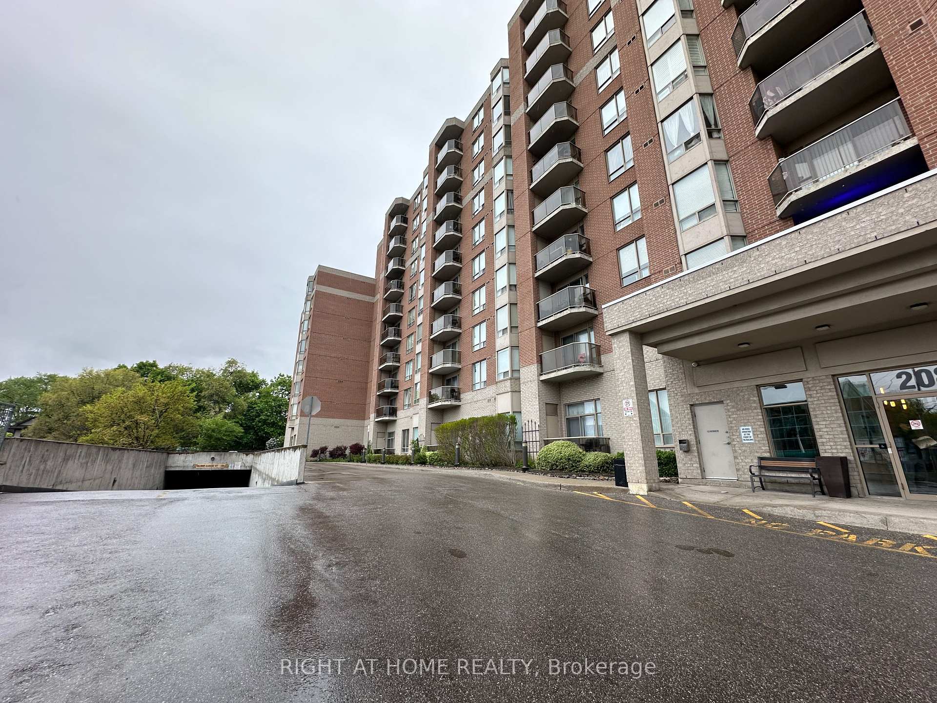3 Bedrooms Condo at 2088 Lawrence, Toronto For sale