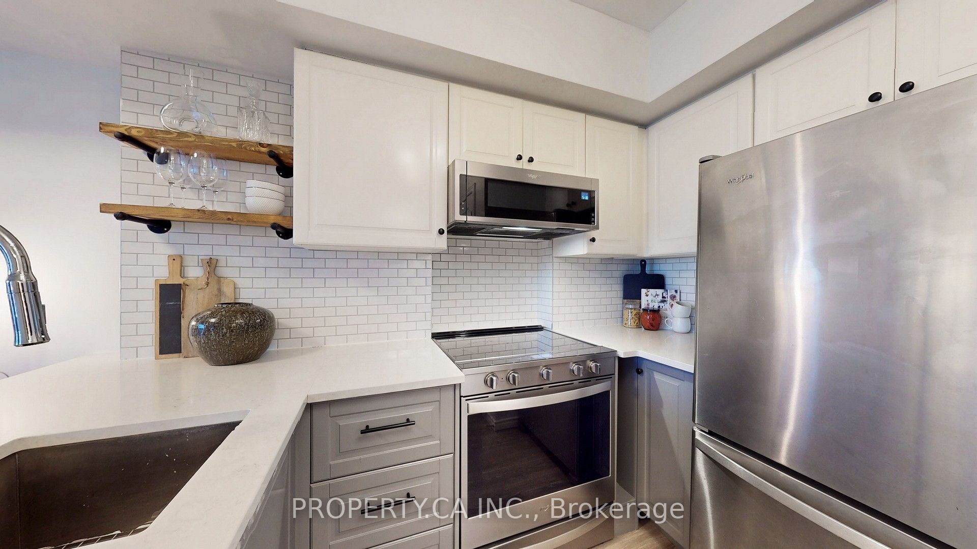 140 Bathurst Street, #Ph02