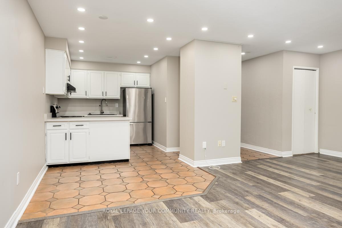 5 Bedrooms Condo at 25 Pebble, Toronto For sale