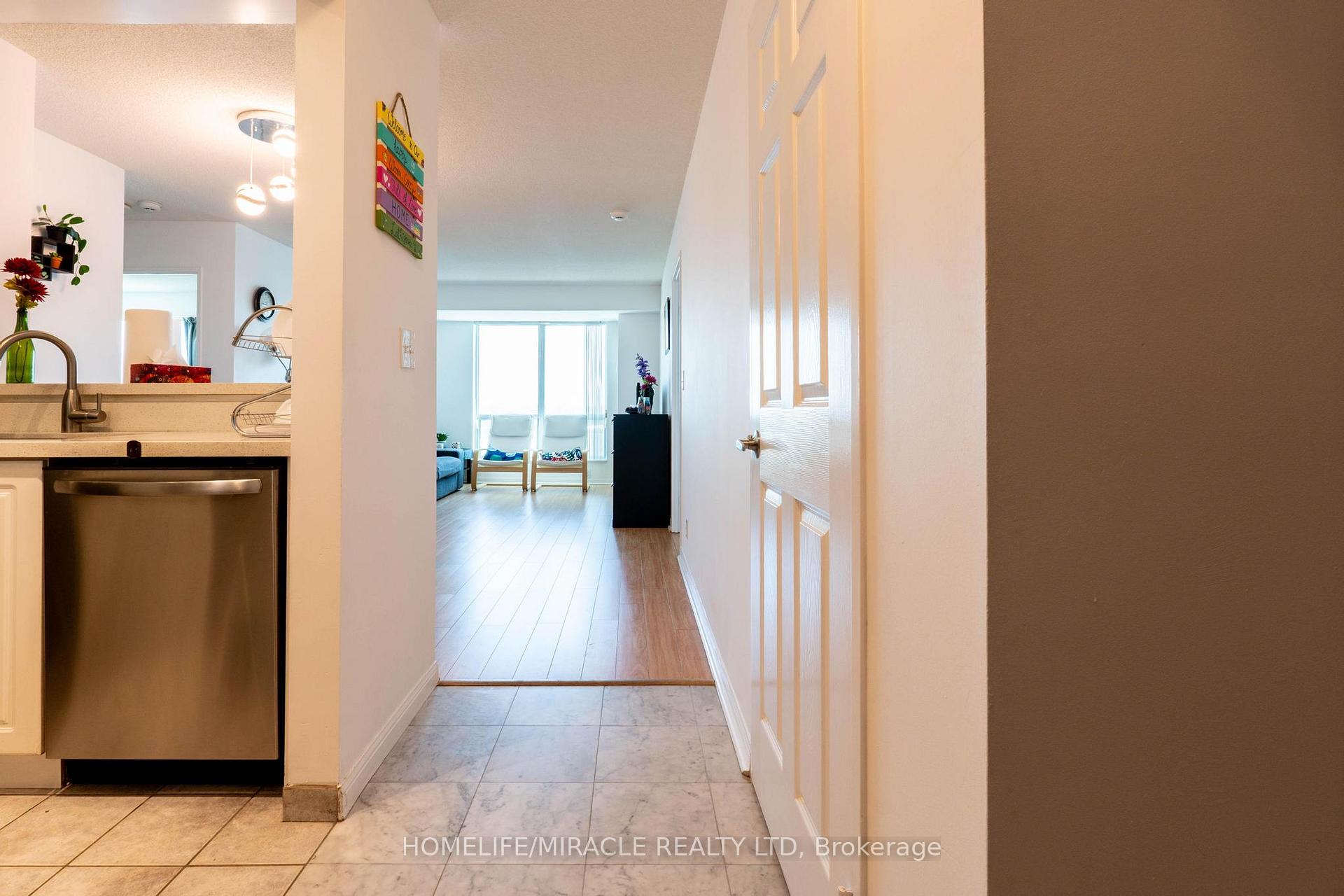 2 Bedrooms Condo at 1 Lee Centre, Toronto For sale