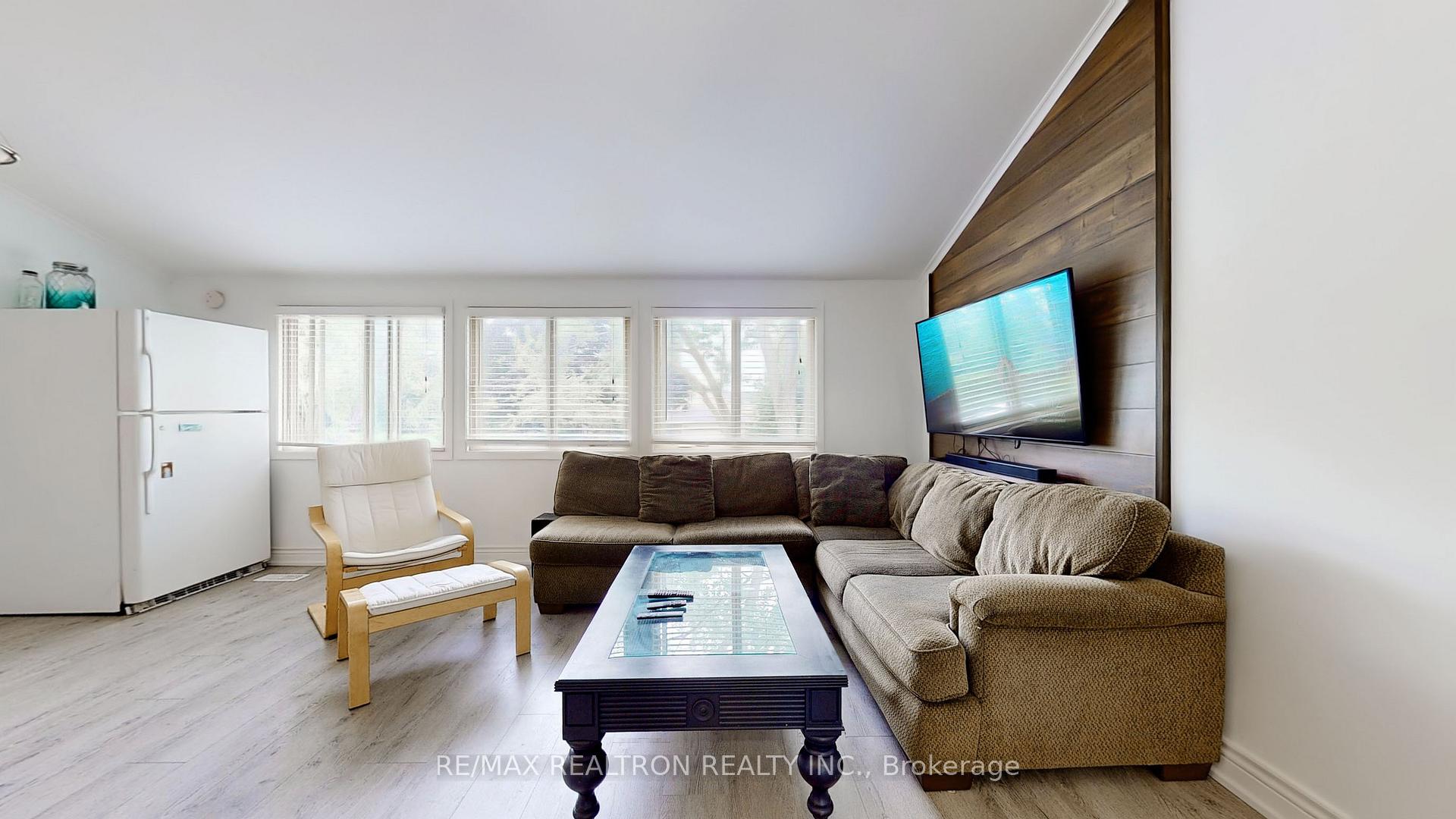 3 Bedrooms Condo at 1894 Kirkwall, Mississauga For sale