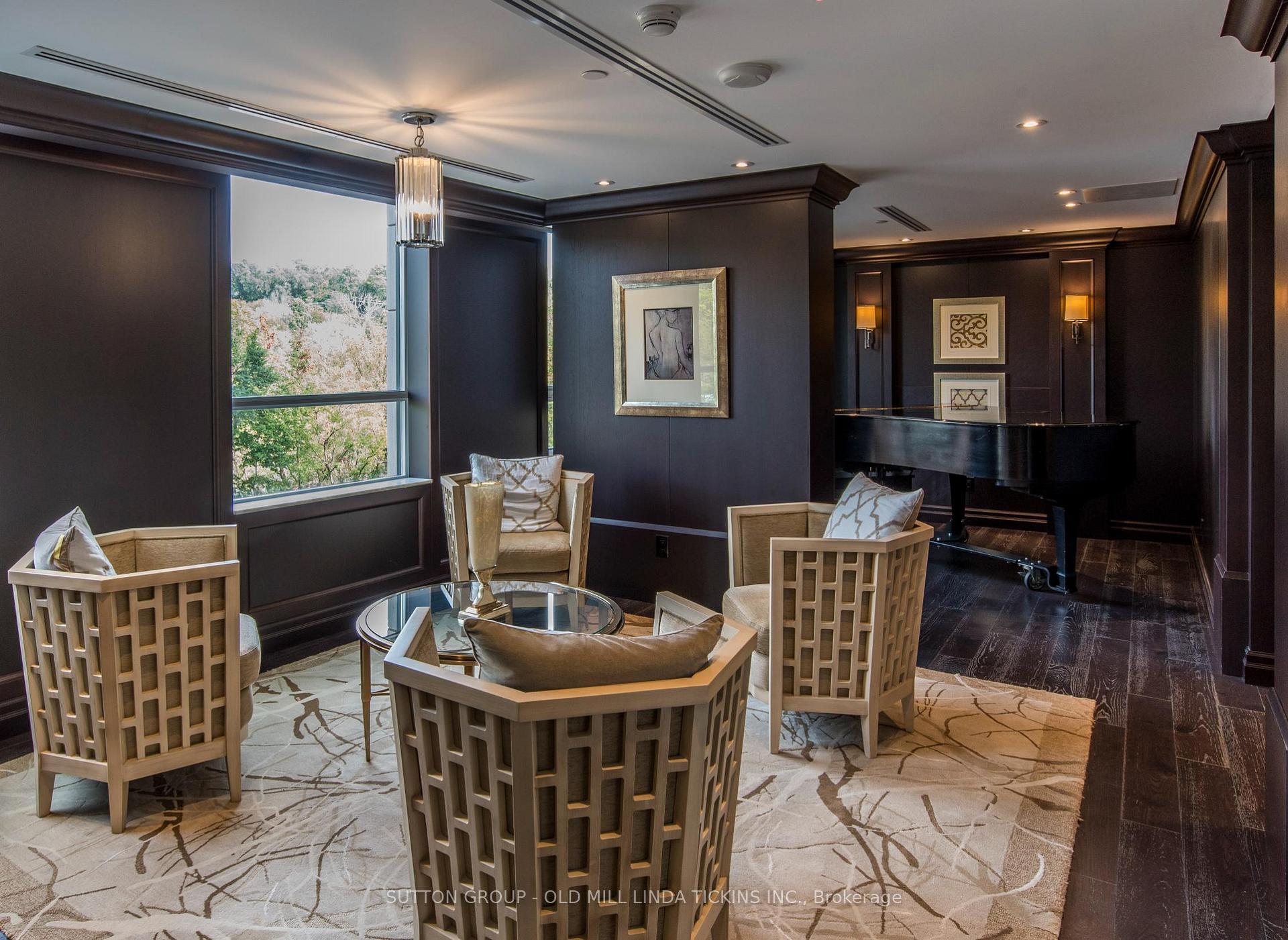 2 Bedrooms Condo at 30 Old Mill, Toronto For sale