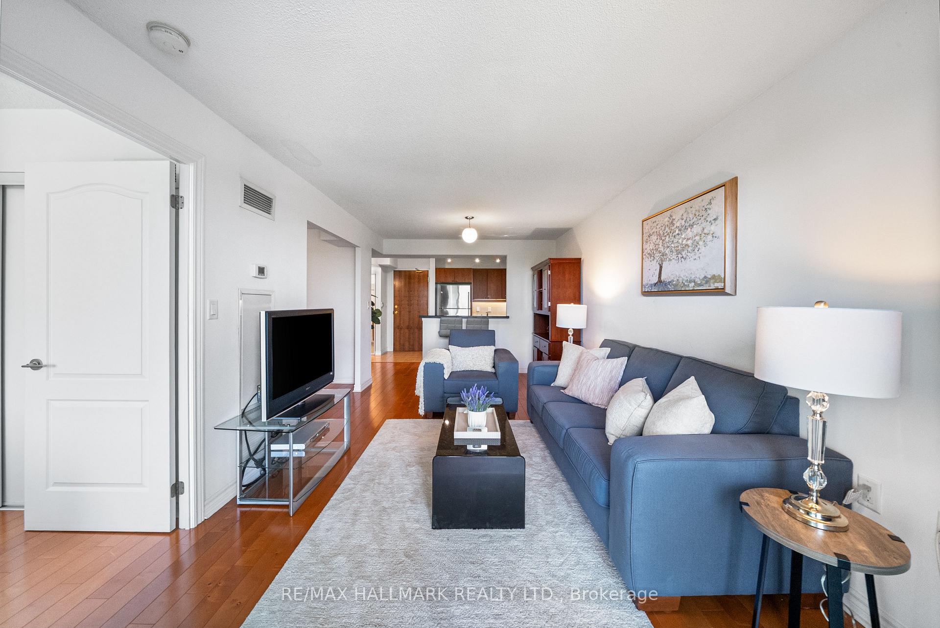 2 Bedrooms Condo at 3830 Bathurst, Toronto For sale