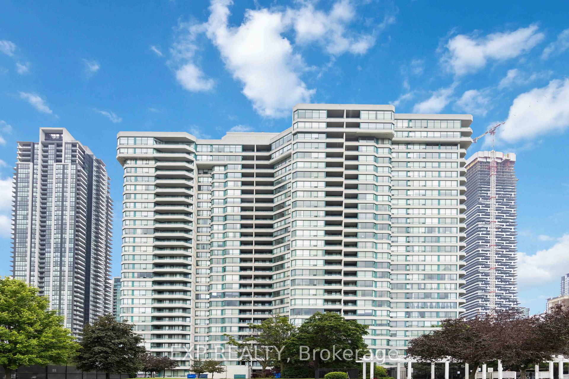 2 Bedrooms Condo at 550 Webb, Mississauga For sale