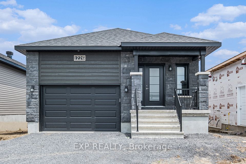 1226 MONTBLANC Crescent