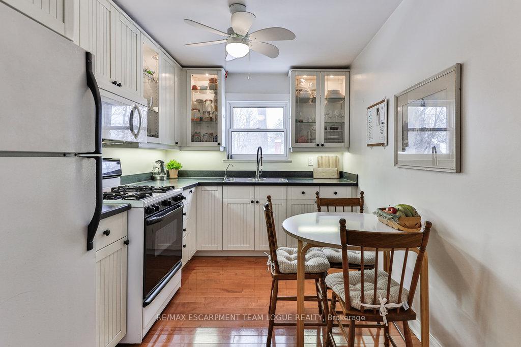 2 Bedrooms Co-op at 288 Reynolds,  Oakville For sale