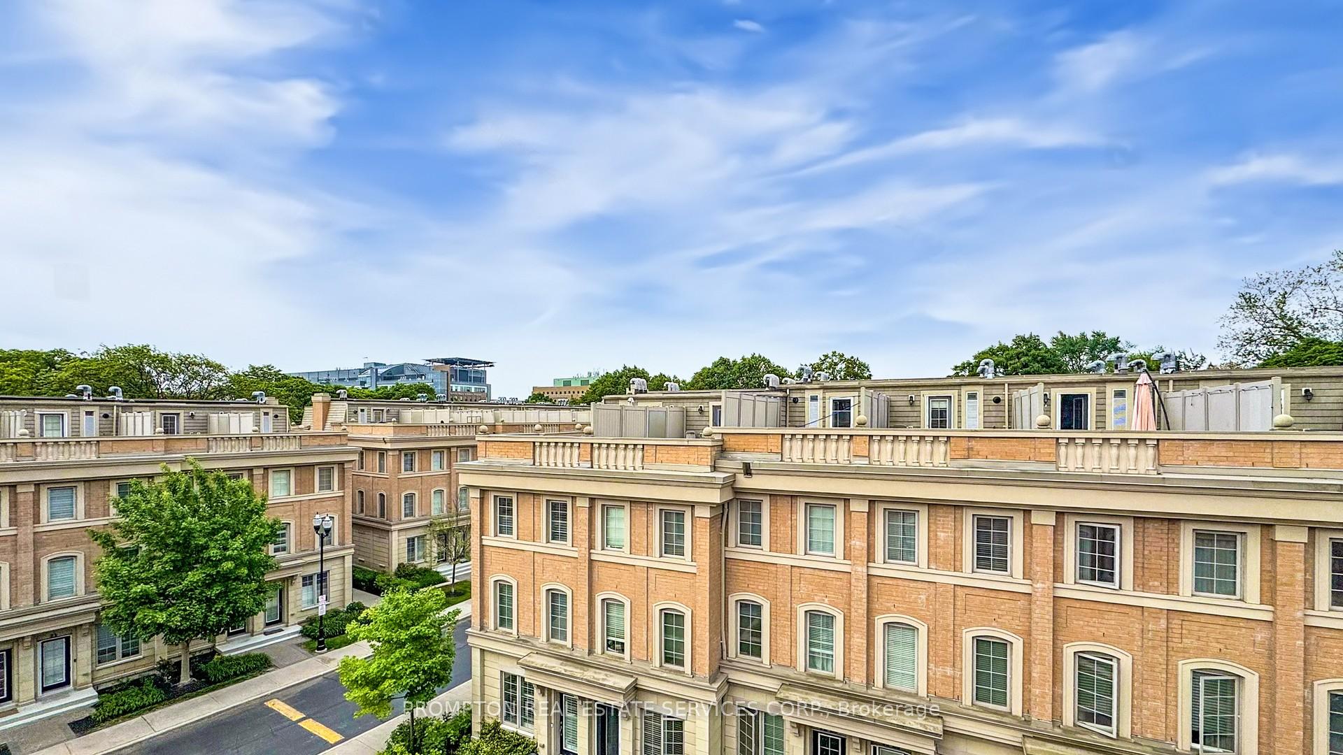 4 Bedrooms Condo at 30 Hargrave, Toronto For sale